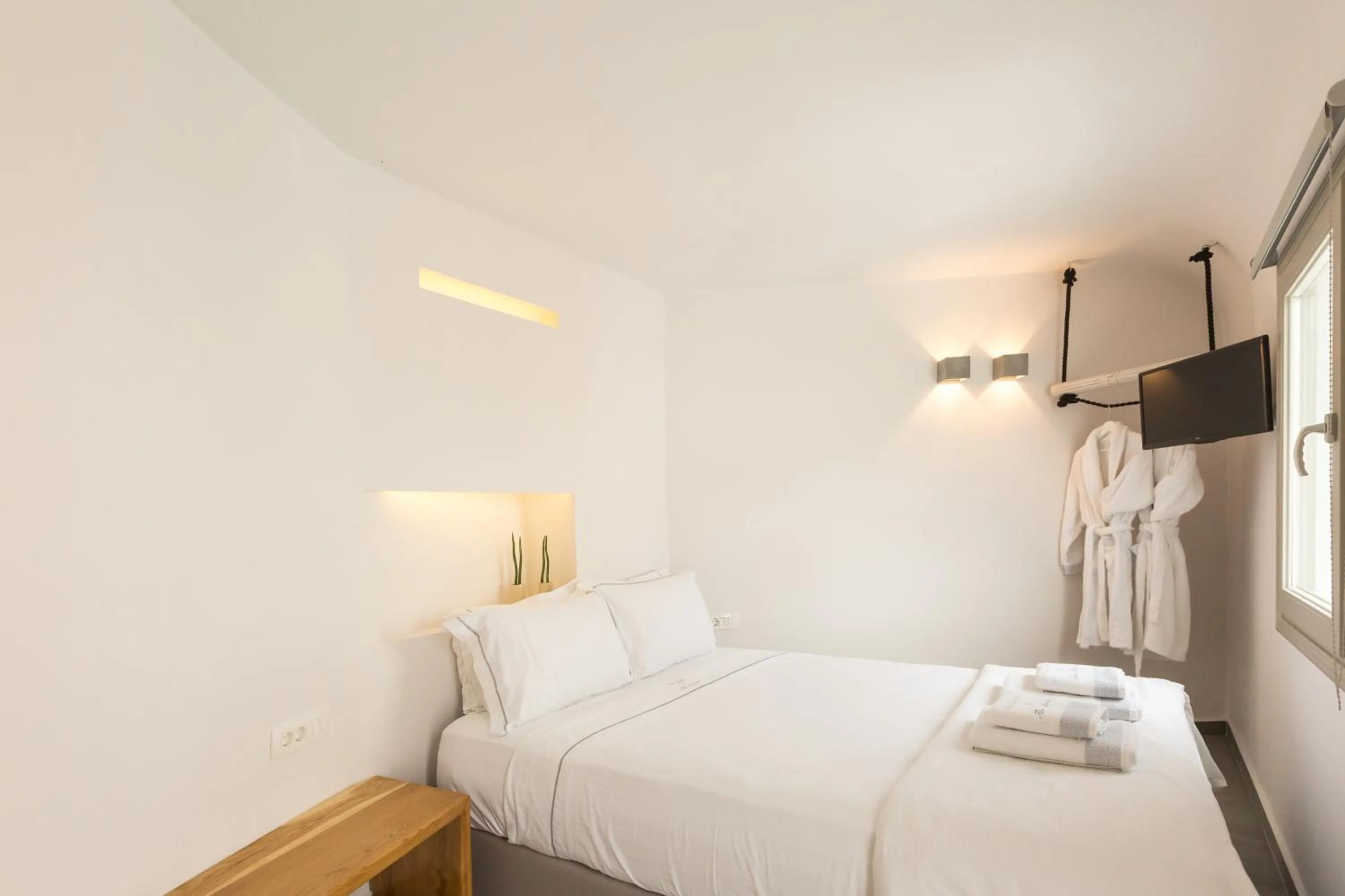 Time of day, Bed in The Dream Santorini