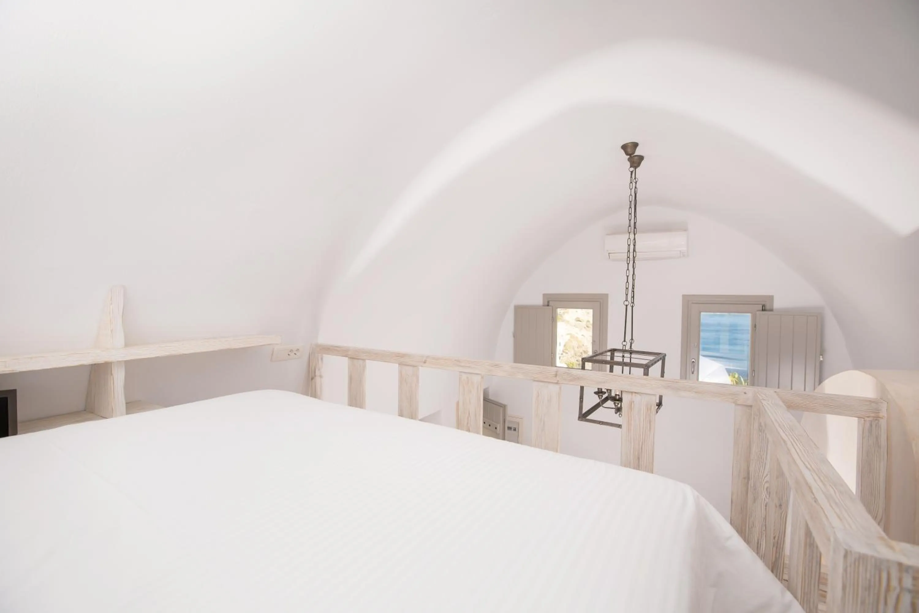 Time of day, Bed in The Dream Santorini