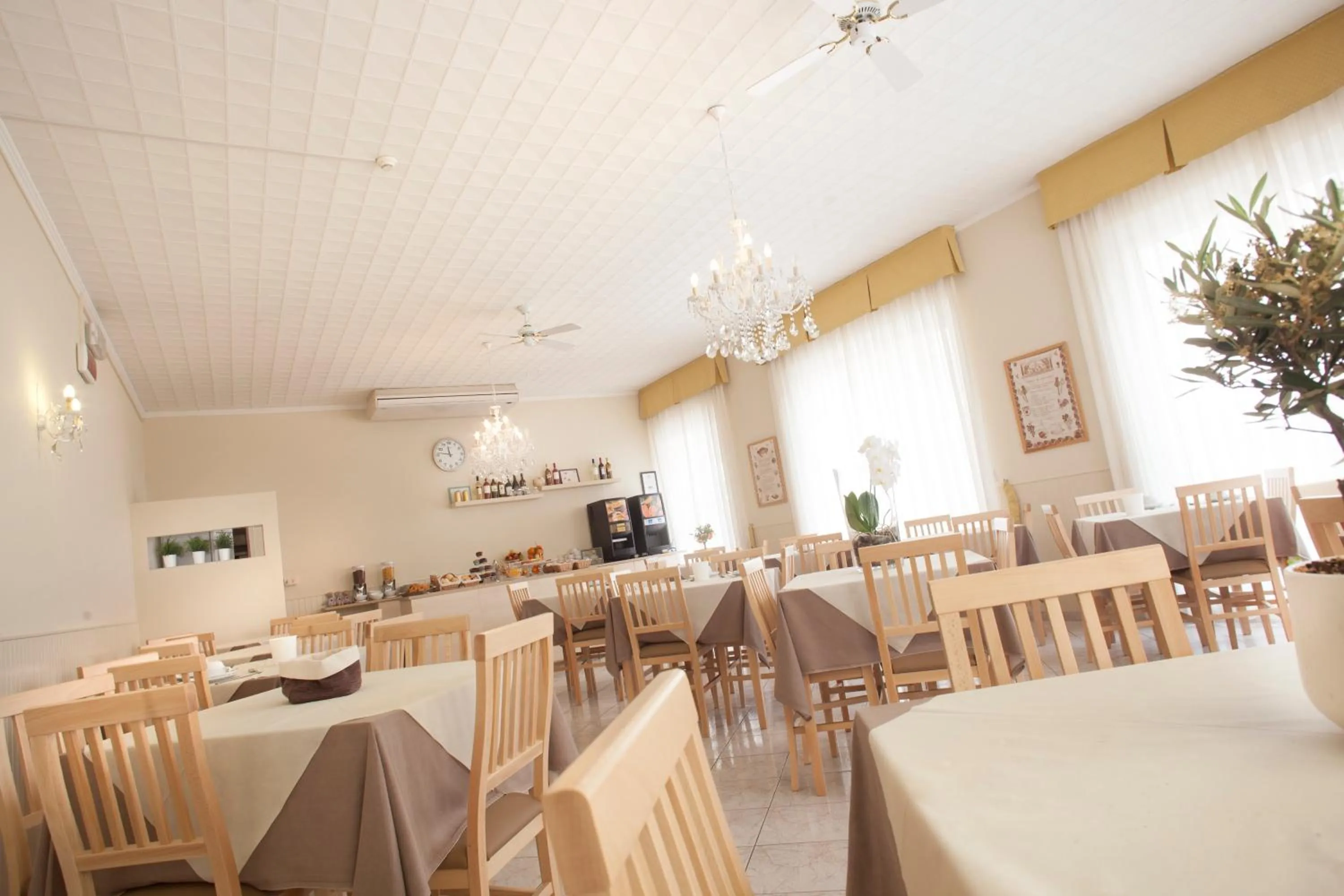 Restaurant/places to eat in Hotel Villa Perazzini