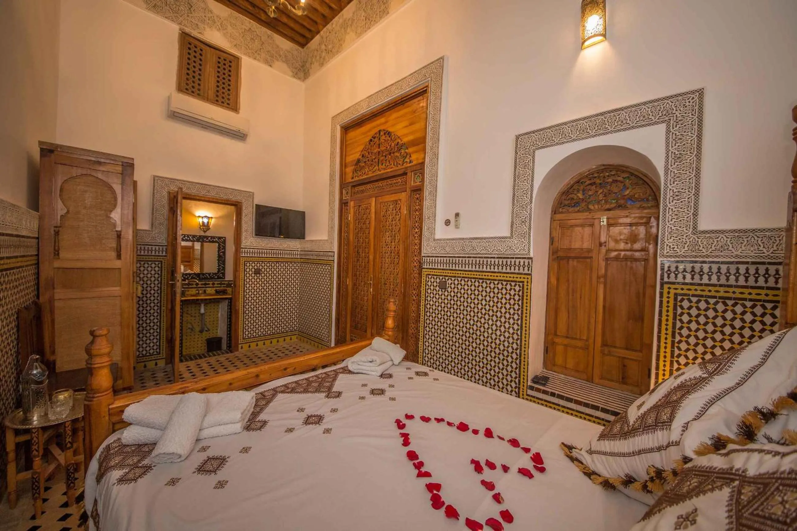 Photo of the whole room, Bed in Riad Ouliya