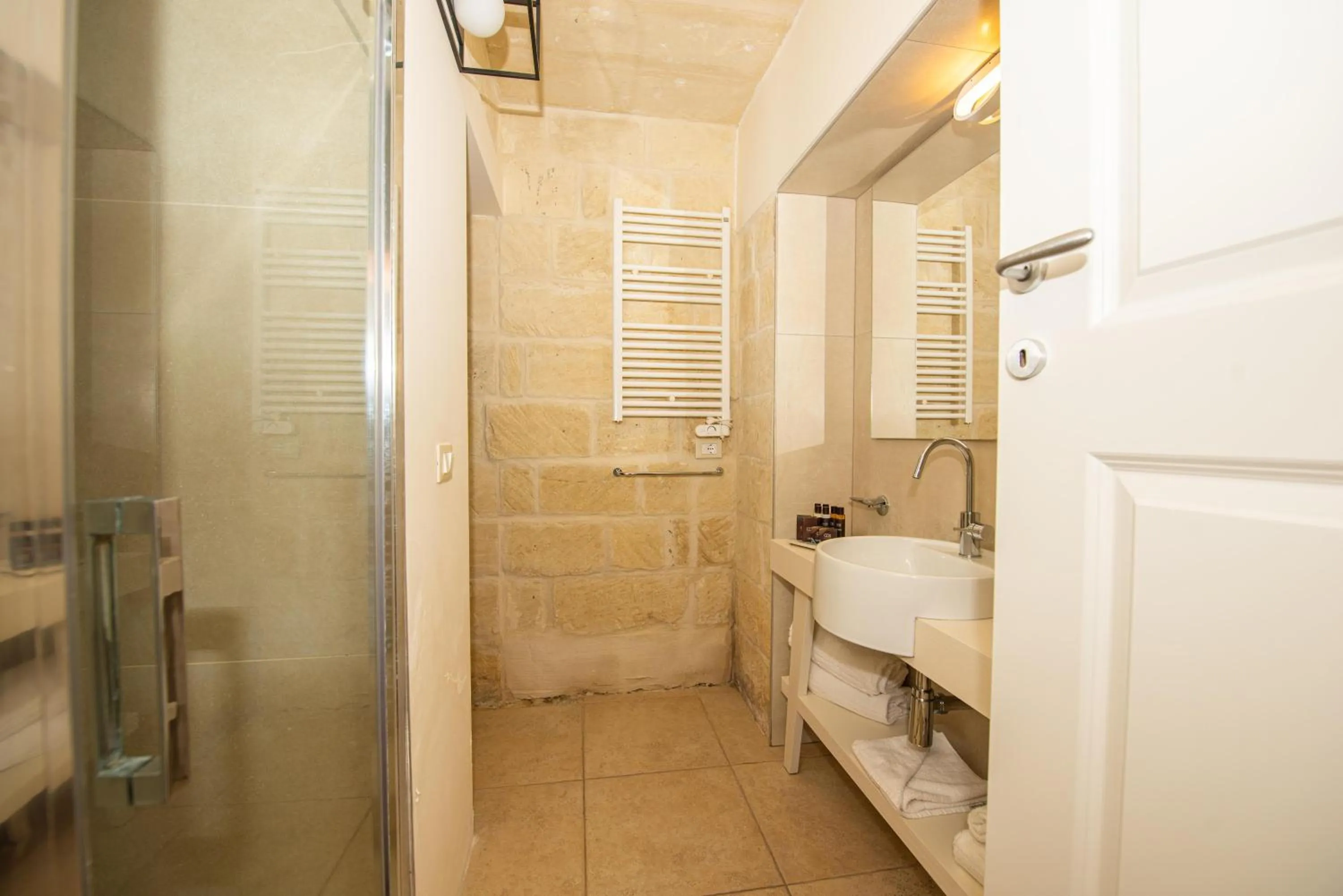 Shower in Relais Masseria Le Cesine - CDSHotels