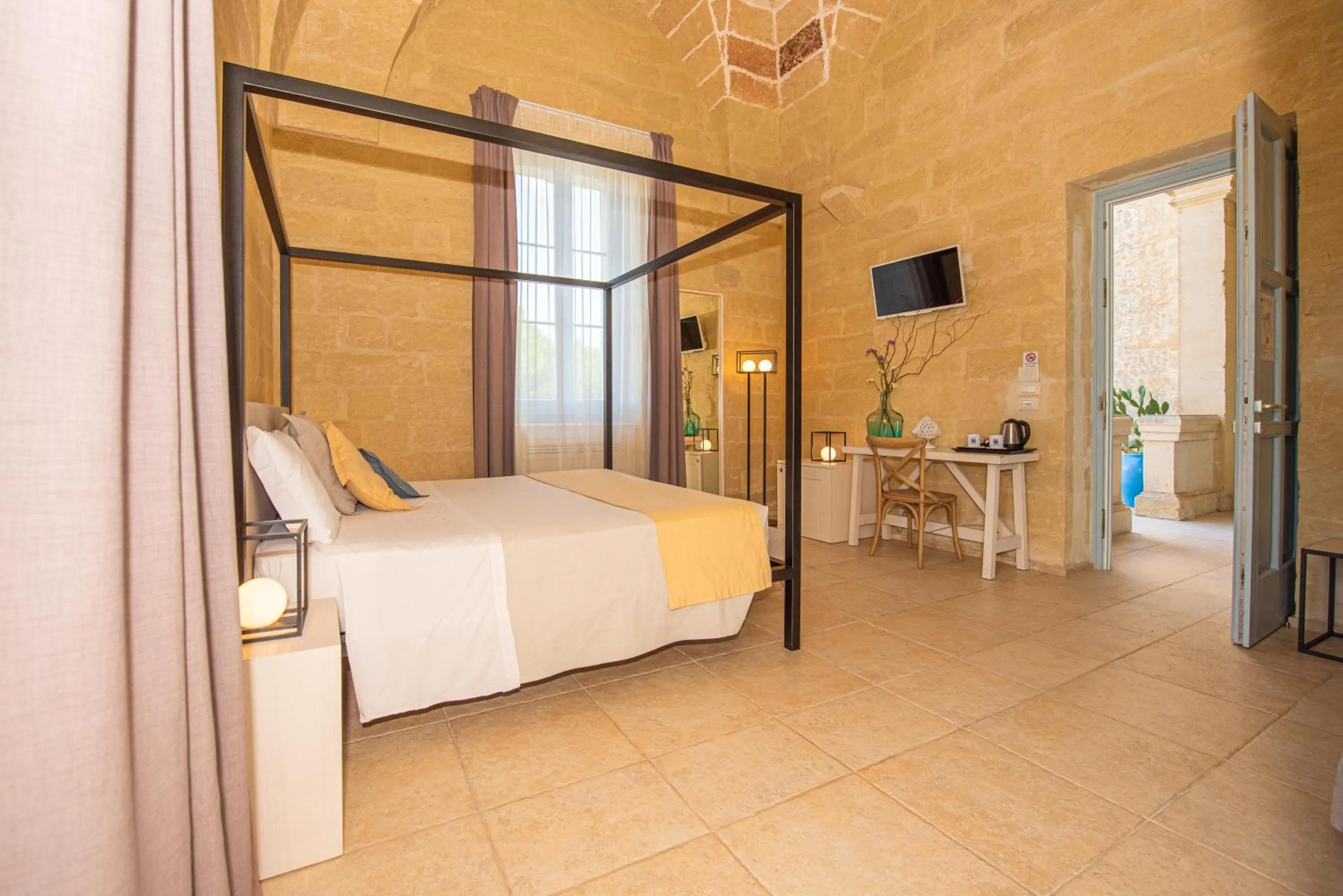 Bed in Relais Masseria Le Cesine - CDSHotels