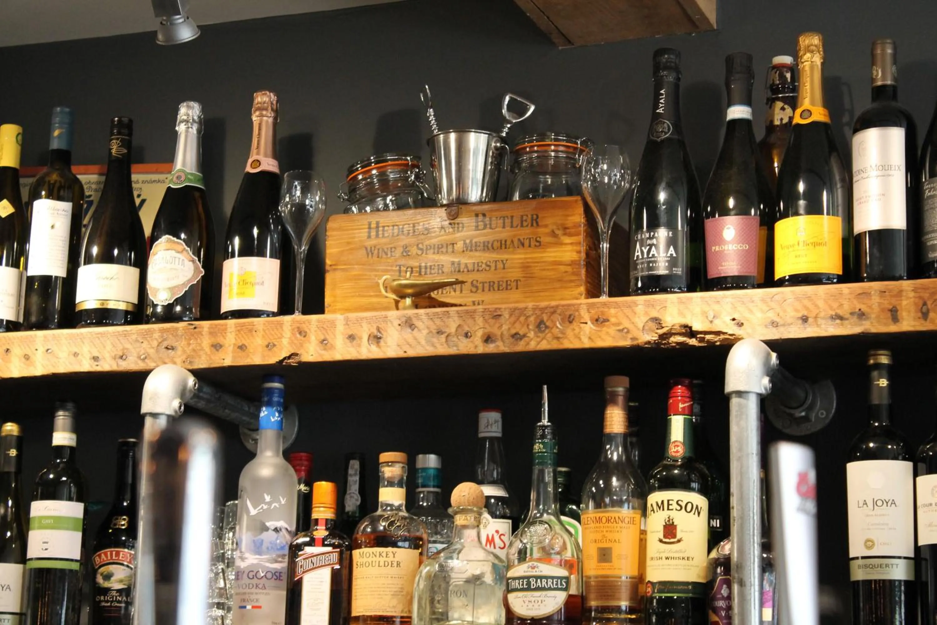 Alcoholic drinks in Billycan