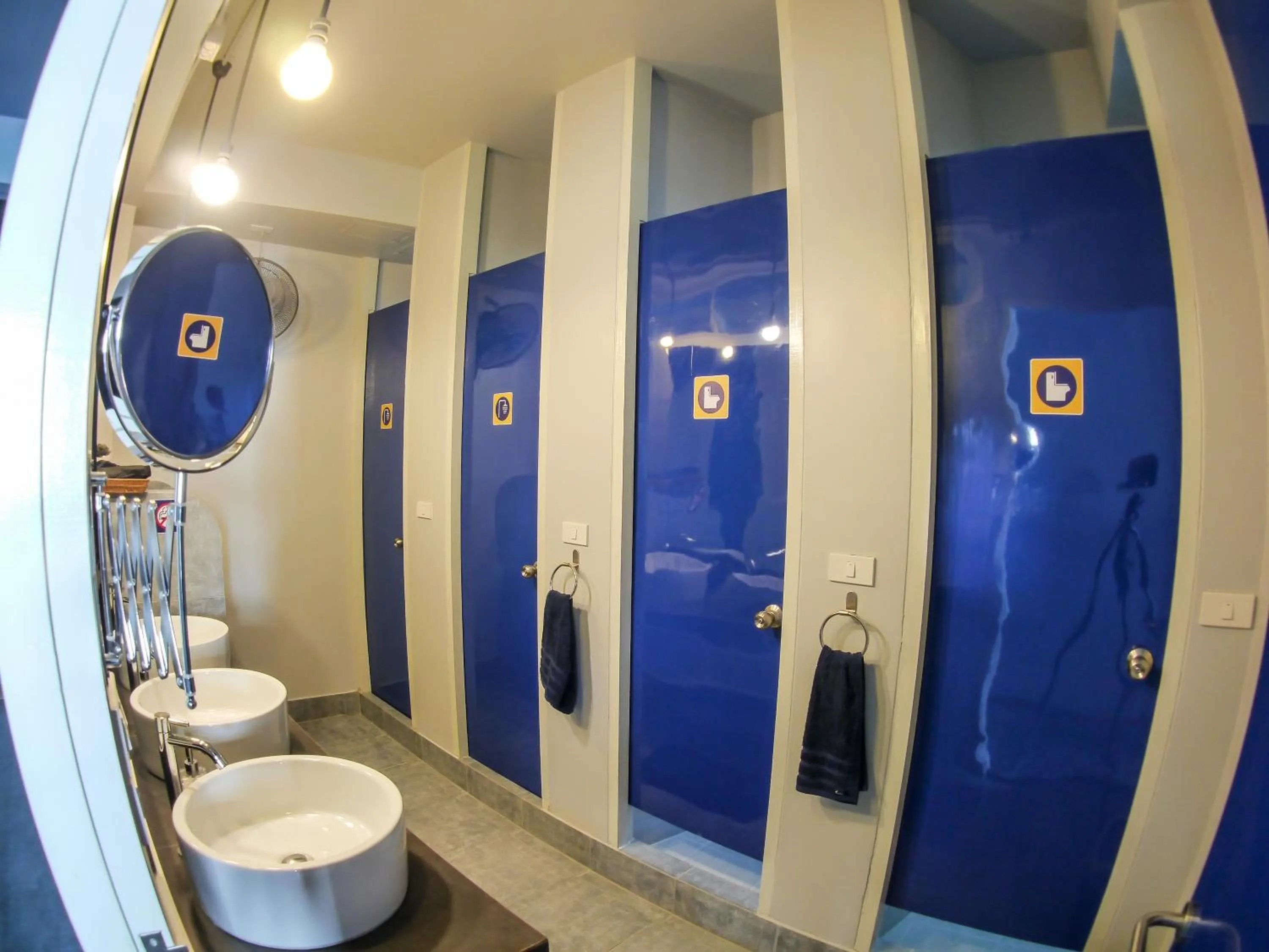 Shower in The Moon Hostel Huahin