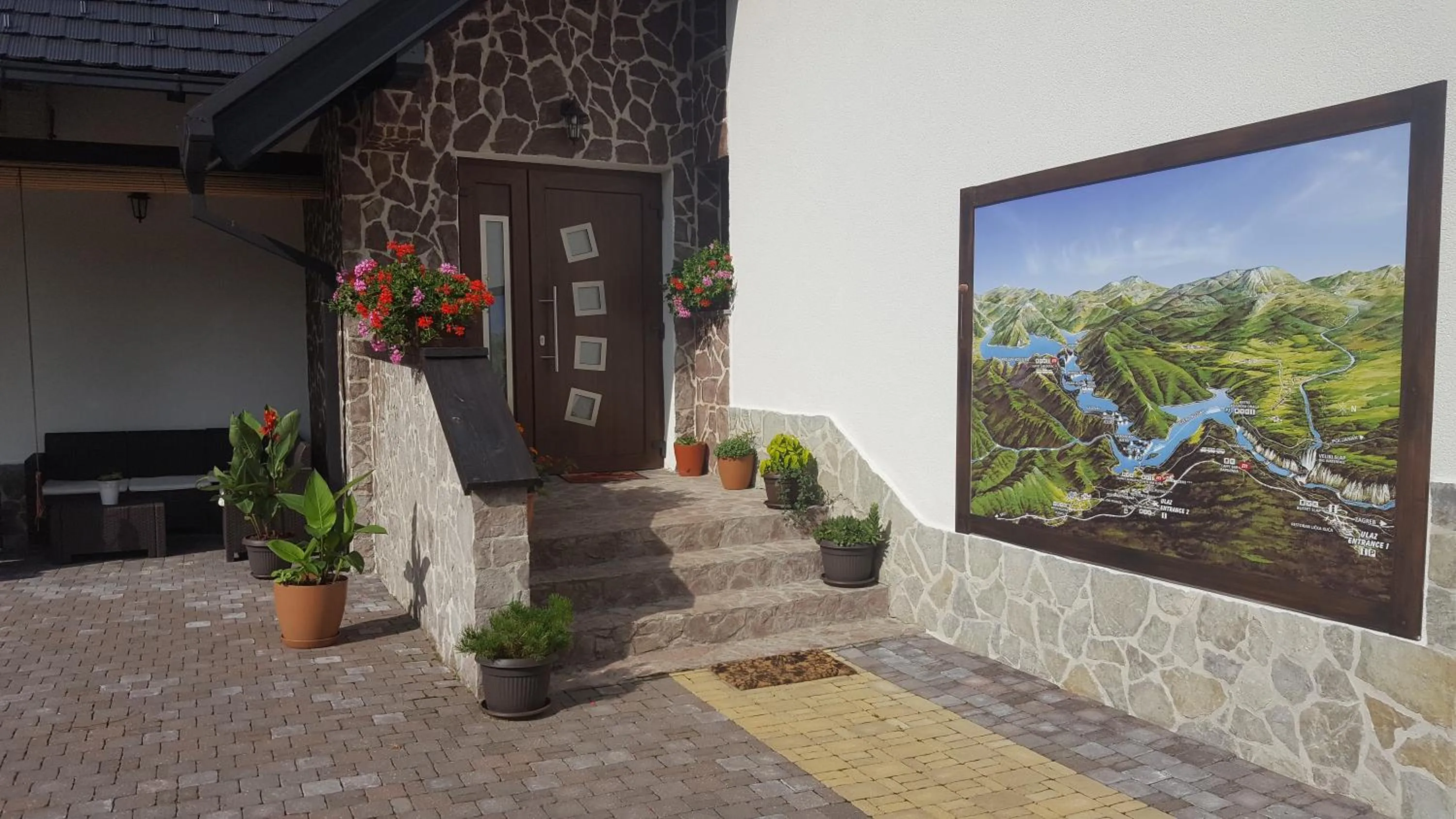 Facade/entrance in Villa Stone