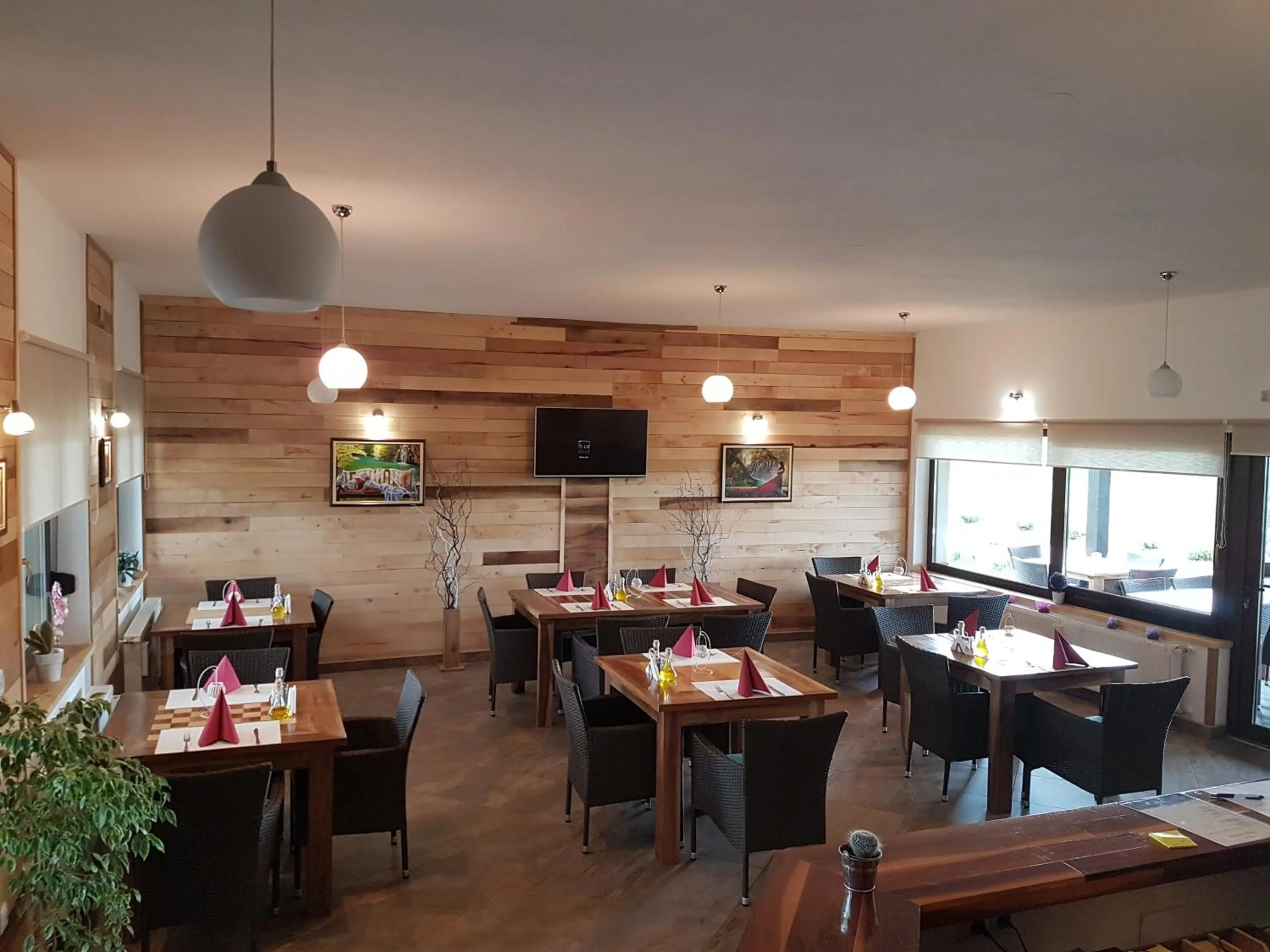 Meals in Villa Stone