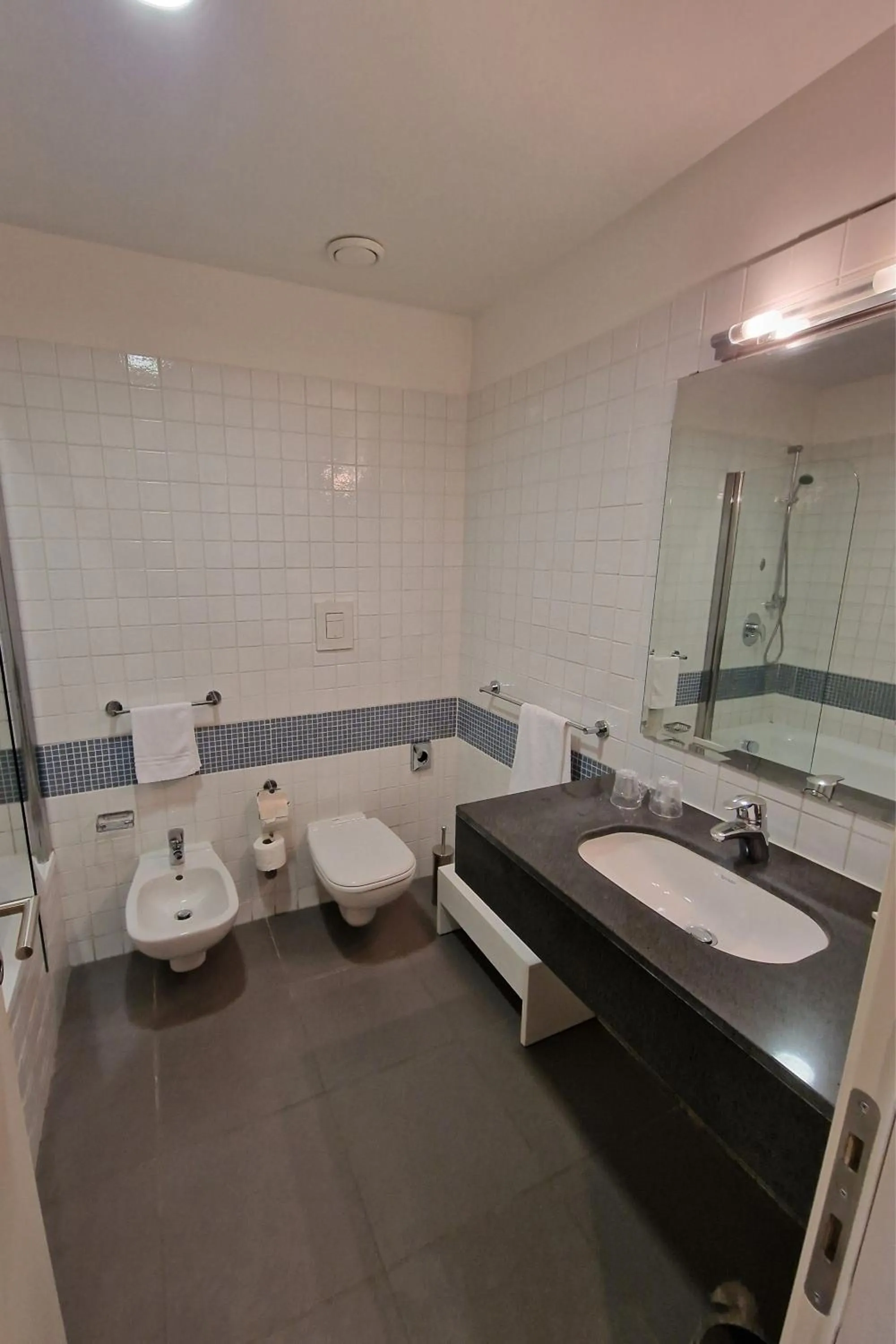 Bathroom in Inn Naples Airport