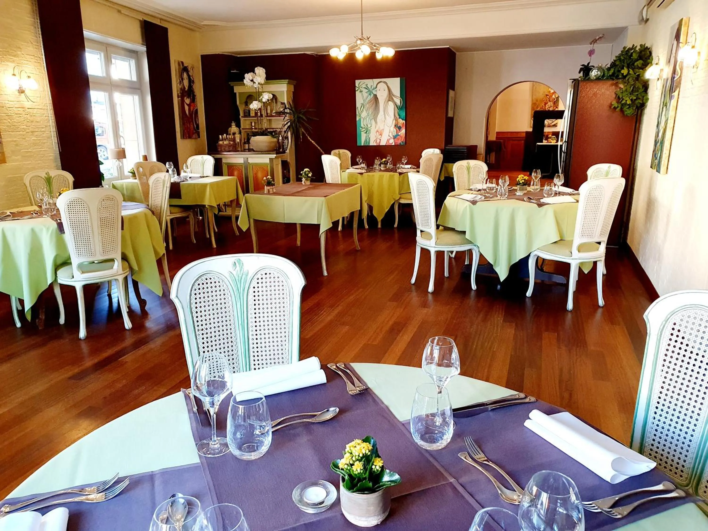 Restaurant/places to eat in Weidendall