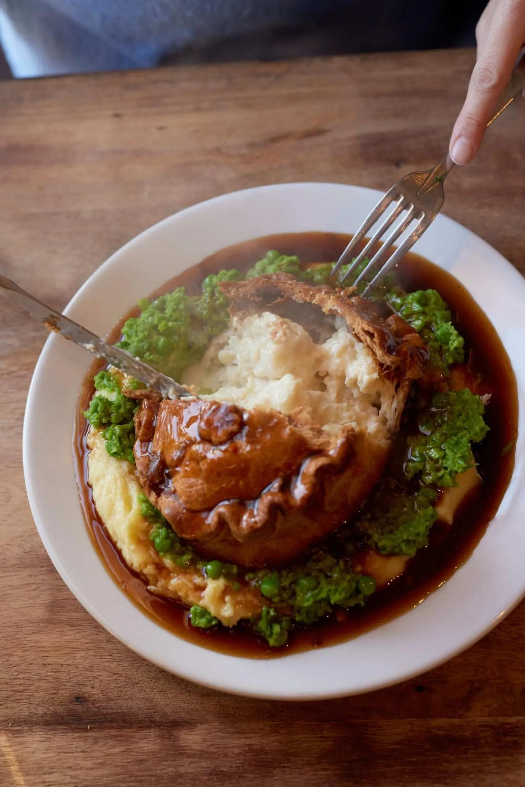 Food and drinks in The Dog & Gun Inn