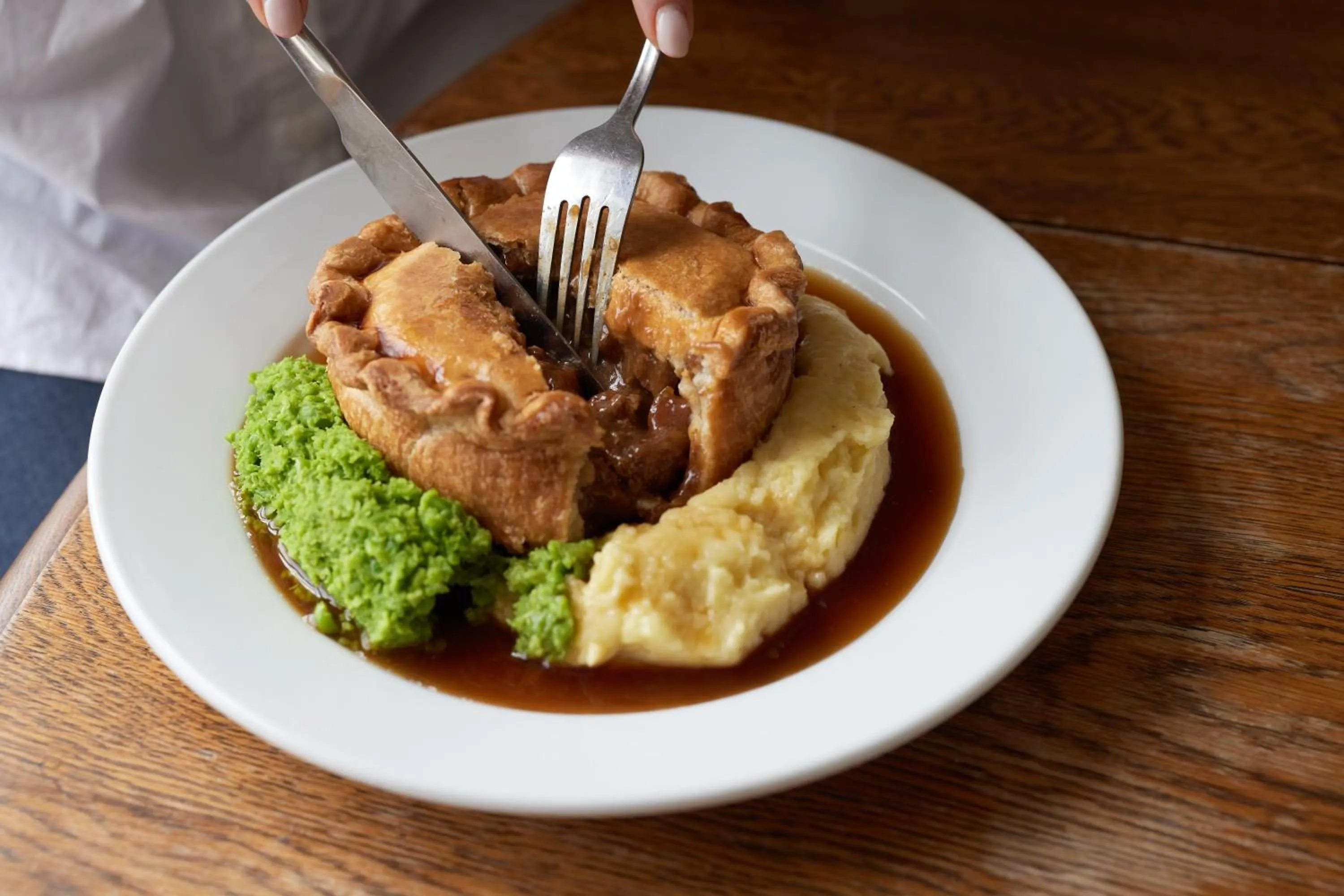 Food and drinks in The Dog & Gun Inn