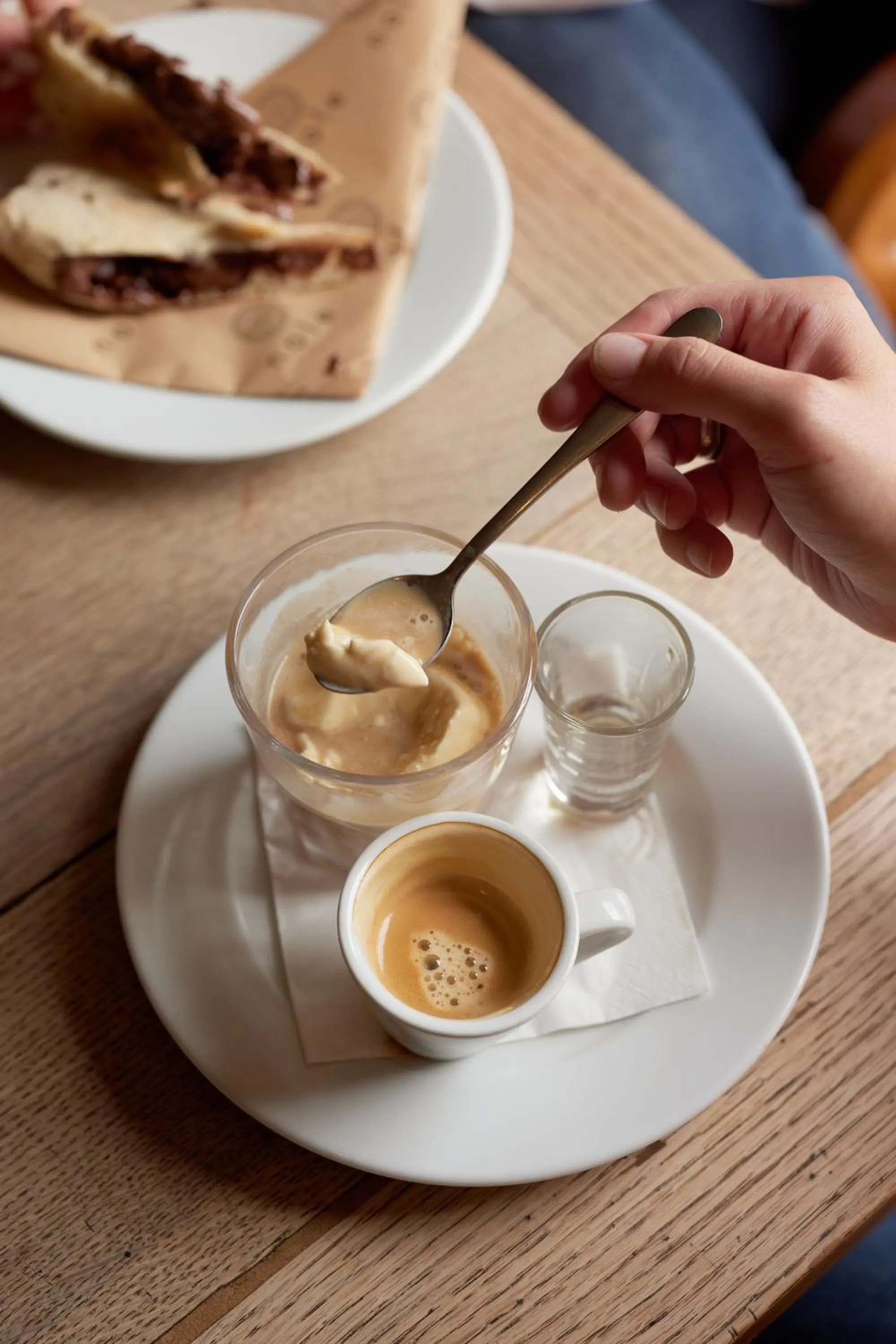 Food and drinks in The Dog & Gun Inn