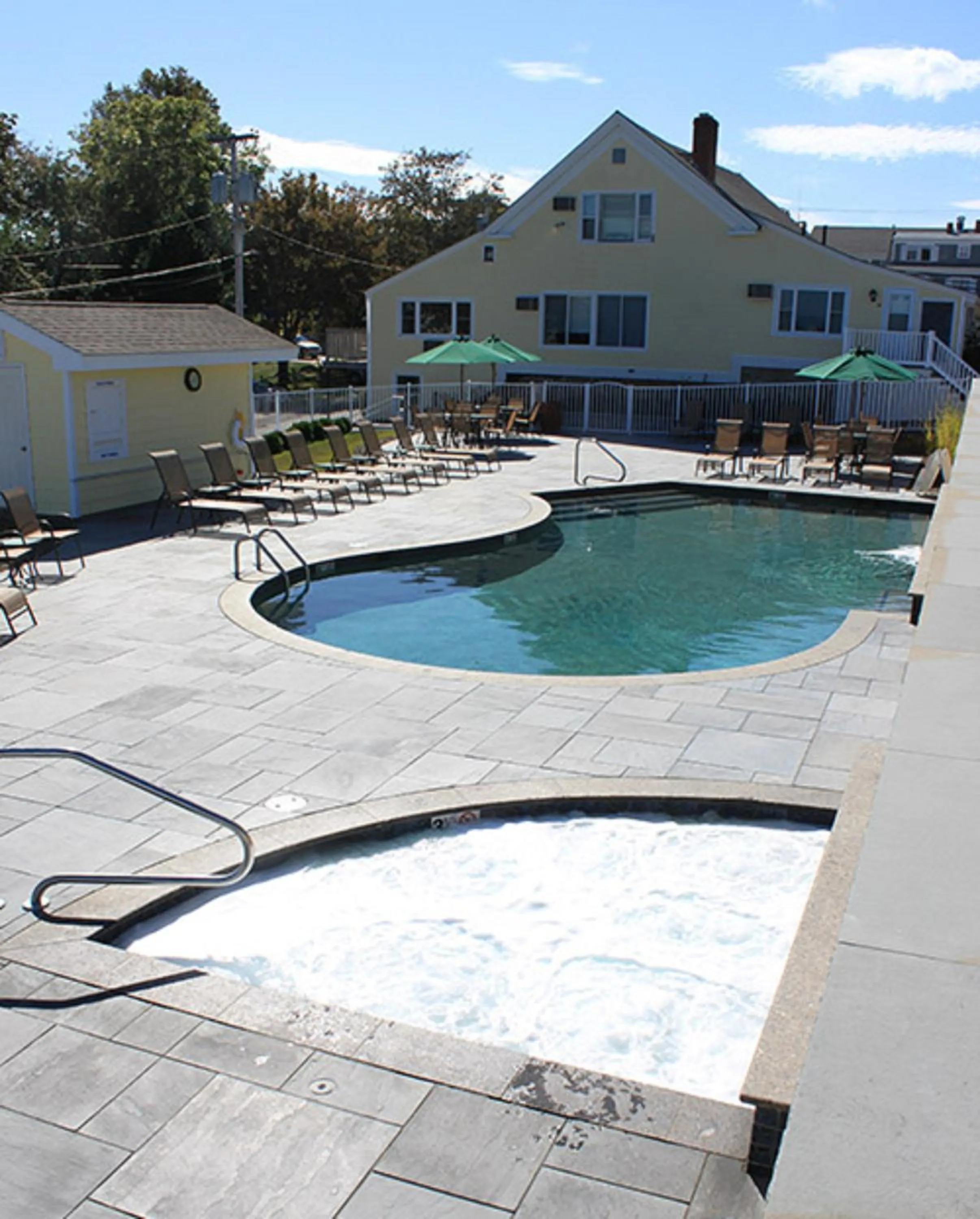 Swimming pool in Sea Chambers