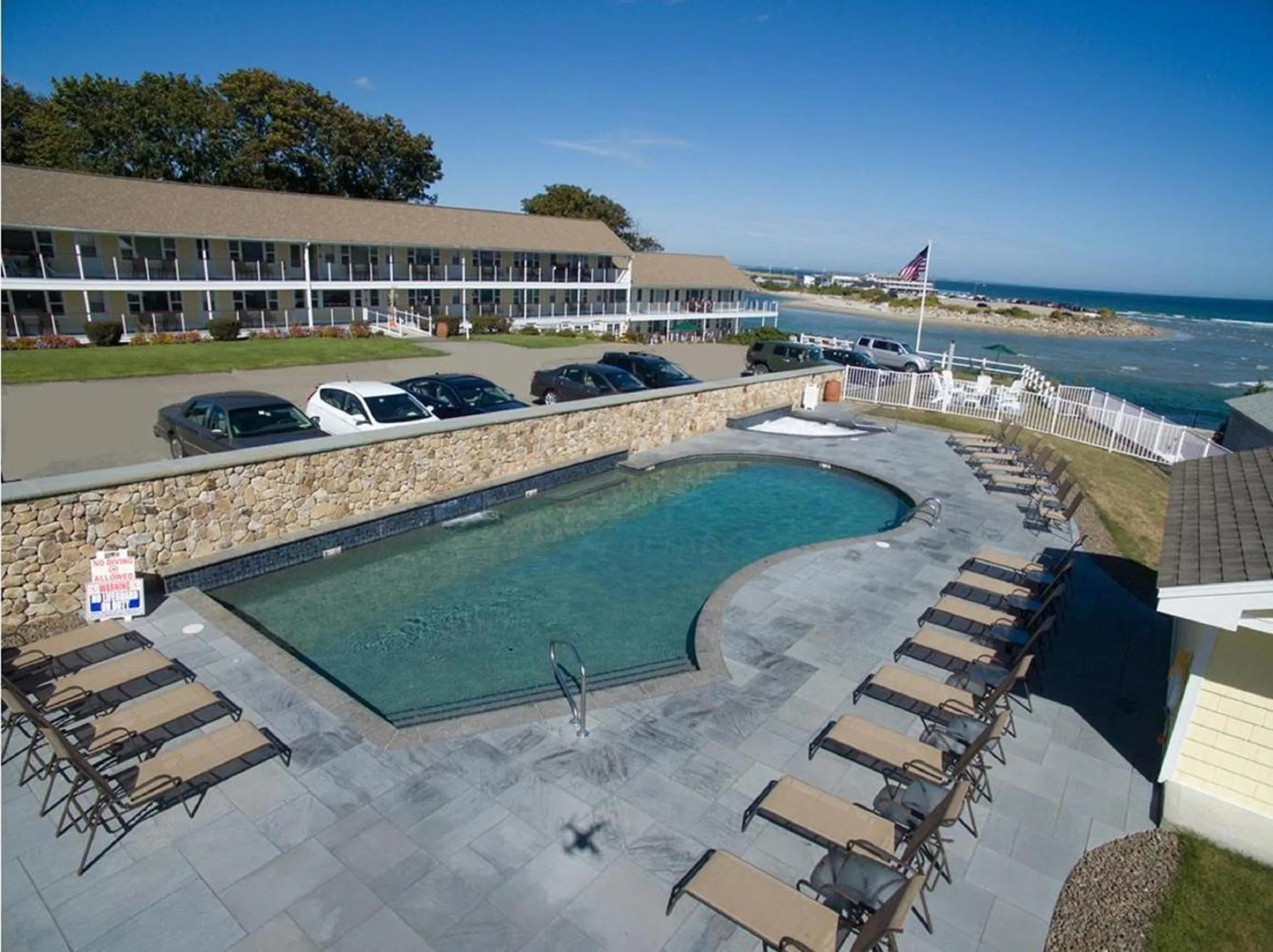 Swimming pool in Sea Chambers