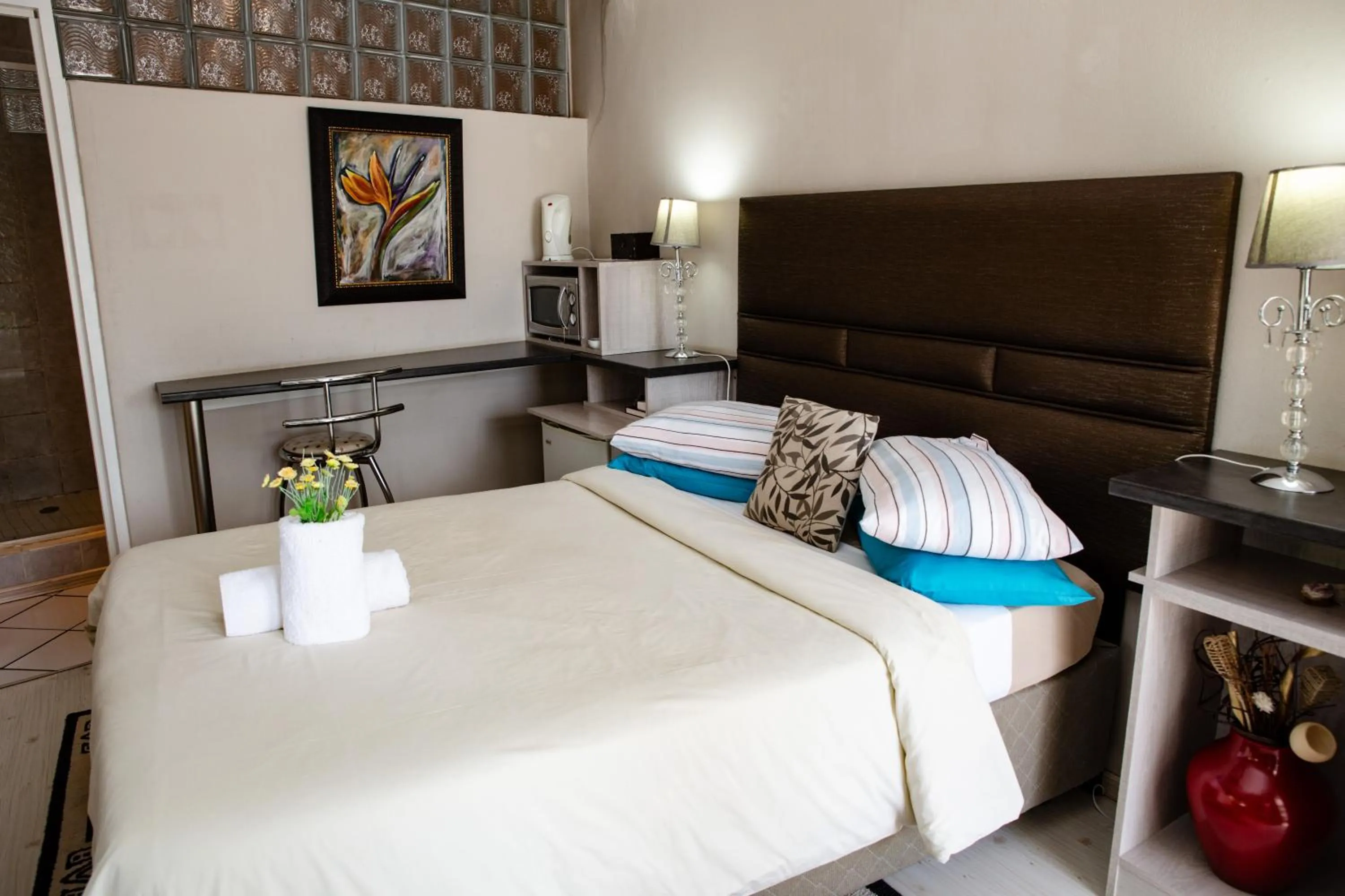 Bed in Woodpecker Guesthouse