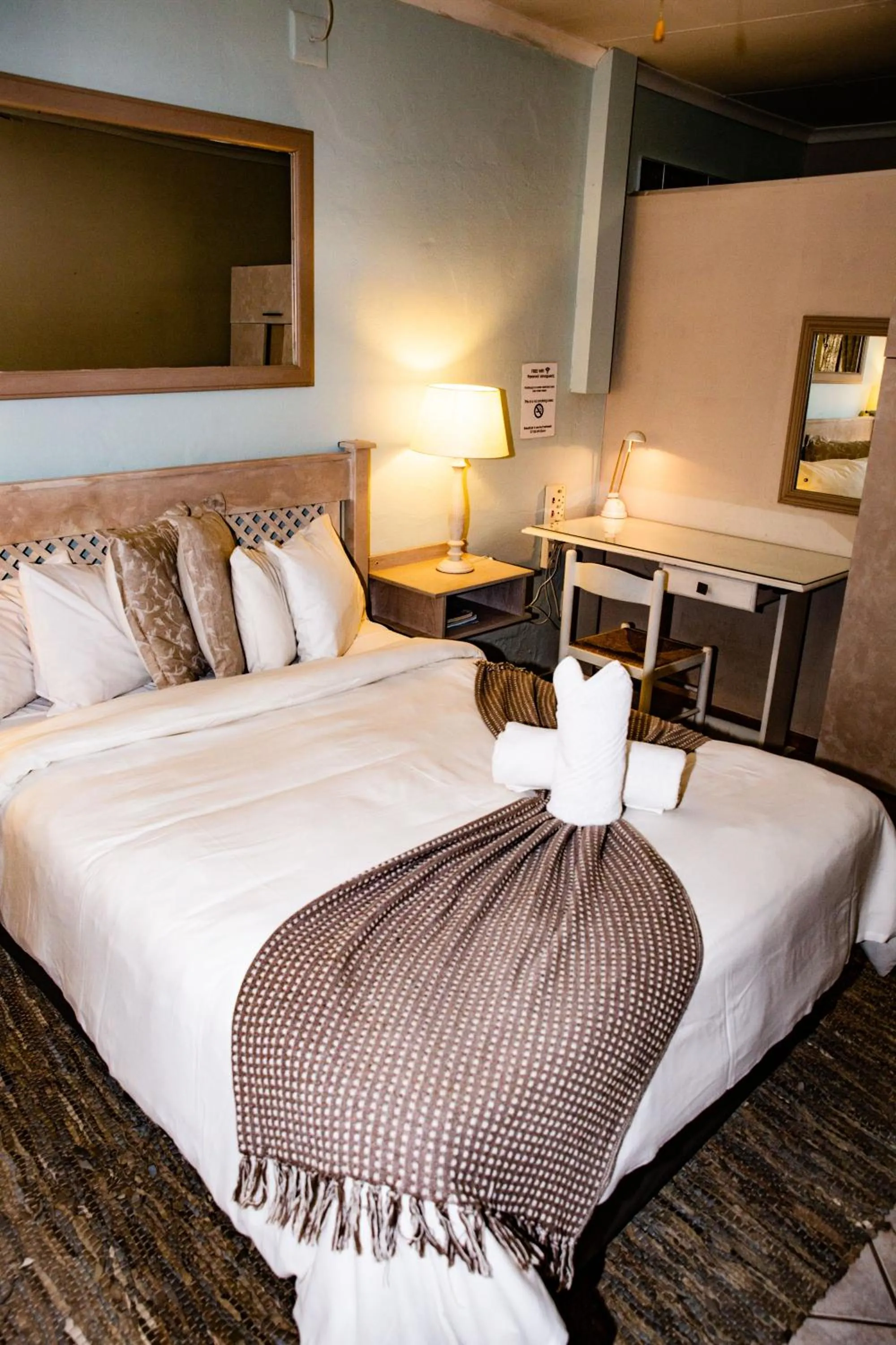 Bed in Woodpecker Guesthouse