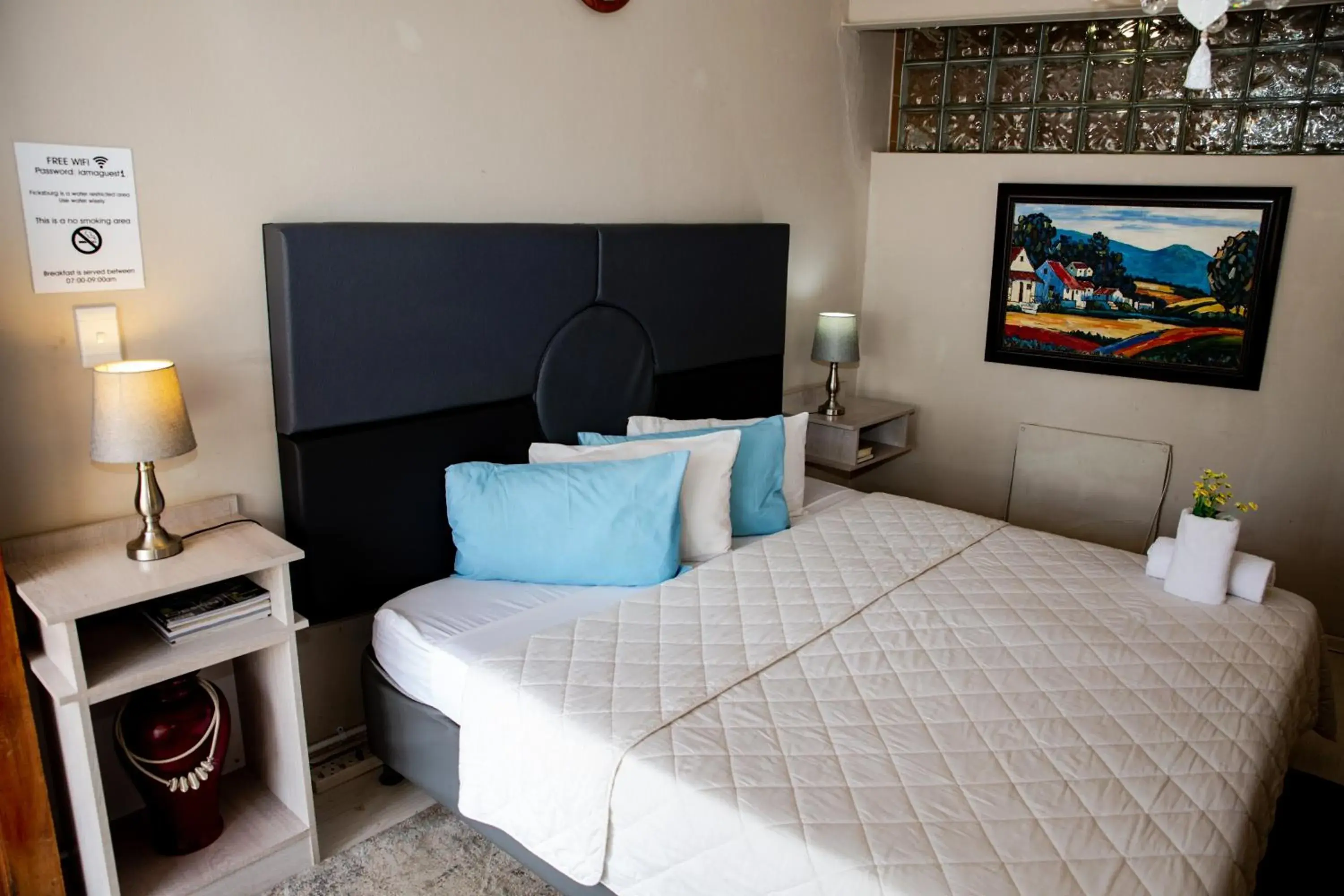 Economy Twin Room - single occupancy in Woodpecker Guesthouse Economy Twin Room - single occupancy in Woodpecker Guesthouse