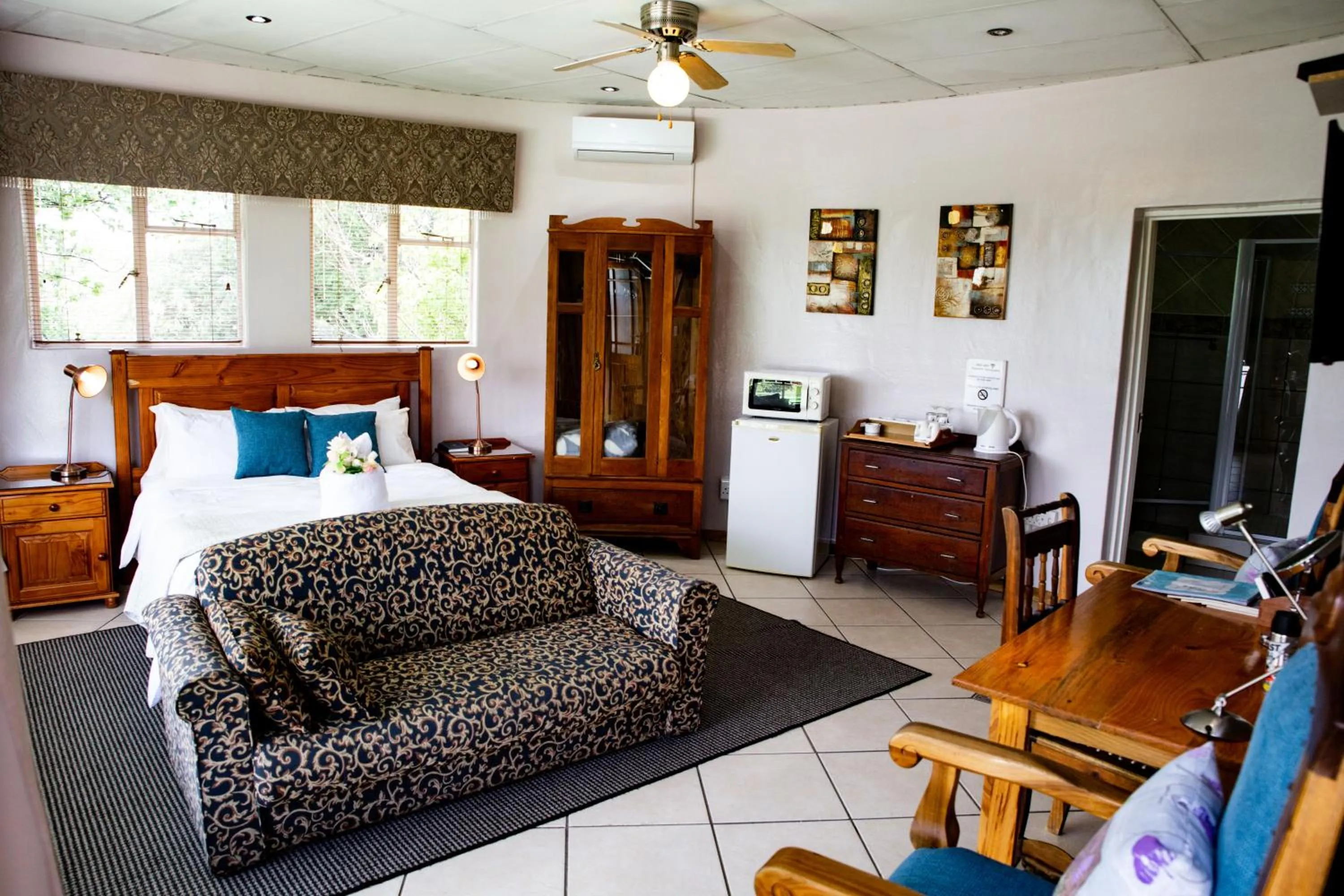 Bed in Woodpecker Guesthouse