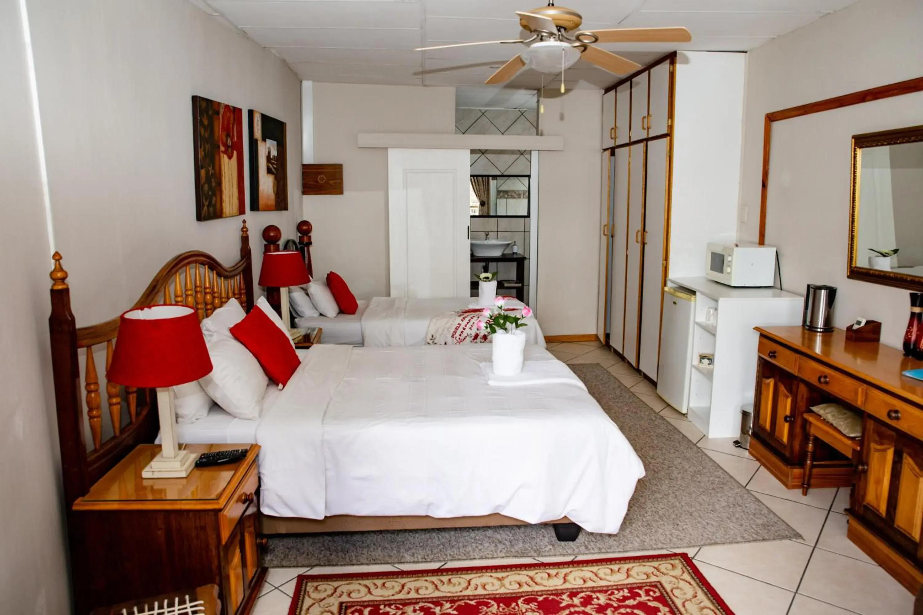 Deluxe Double or Twin Room - single occupancy in Woodpecker Guesthouse Deluxe Double or Twin Room - single occupancy in Woodpecker Guesthouse