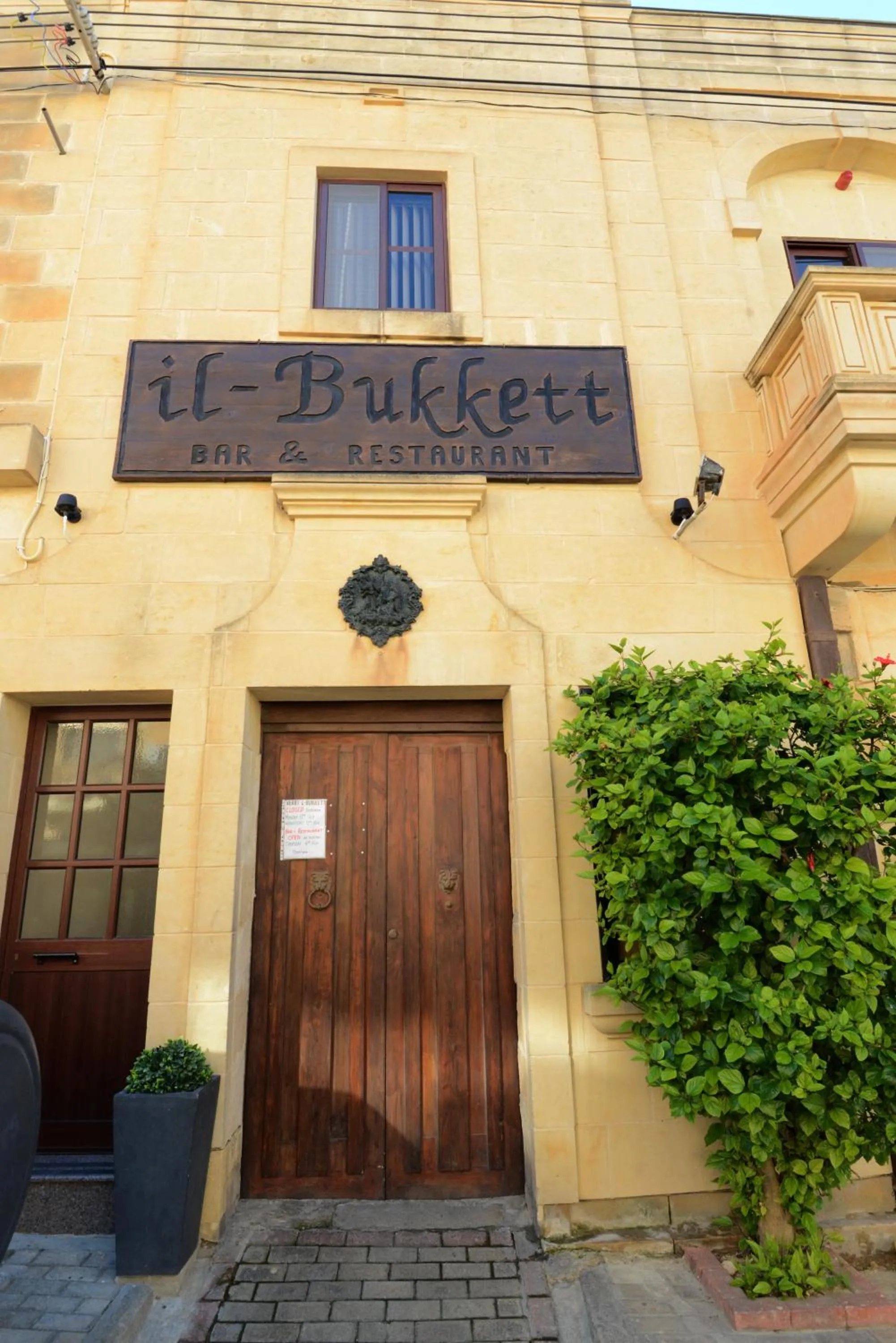 Restaurant/places to eat in Il-Bukkett B&B
