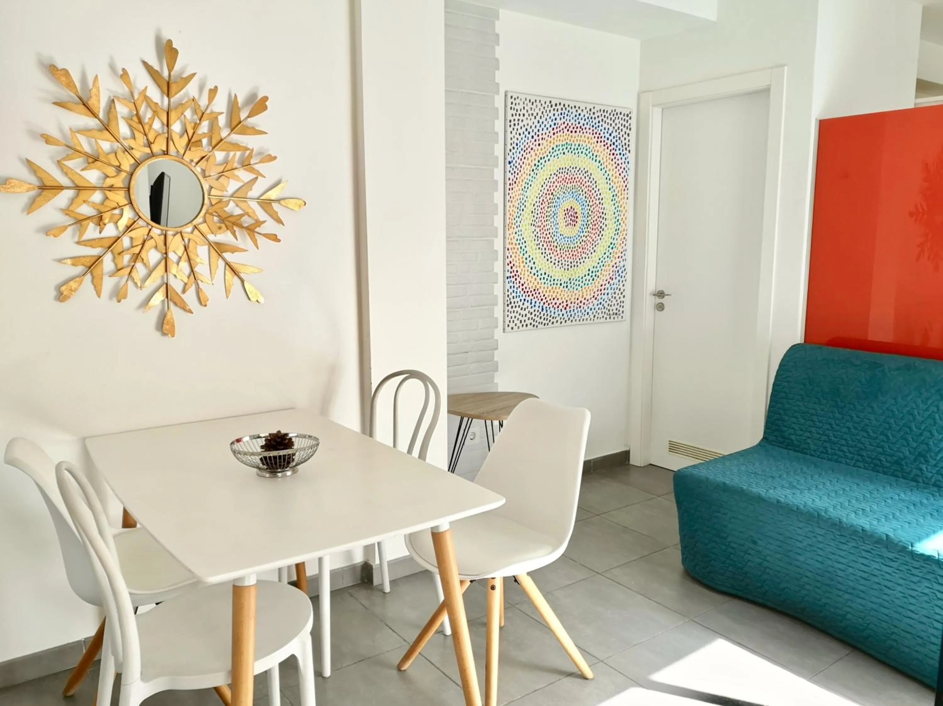 Restaurant/places to eat in The Blue Corner Apartments