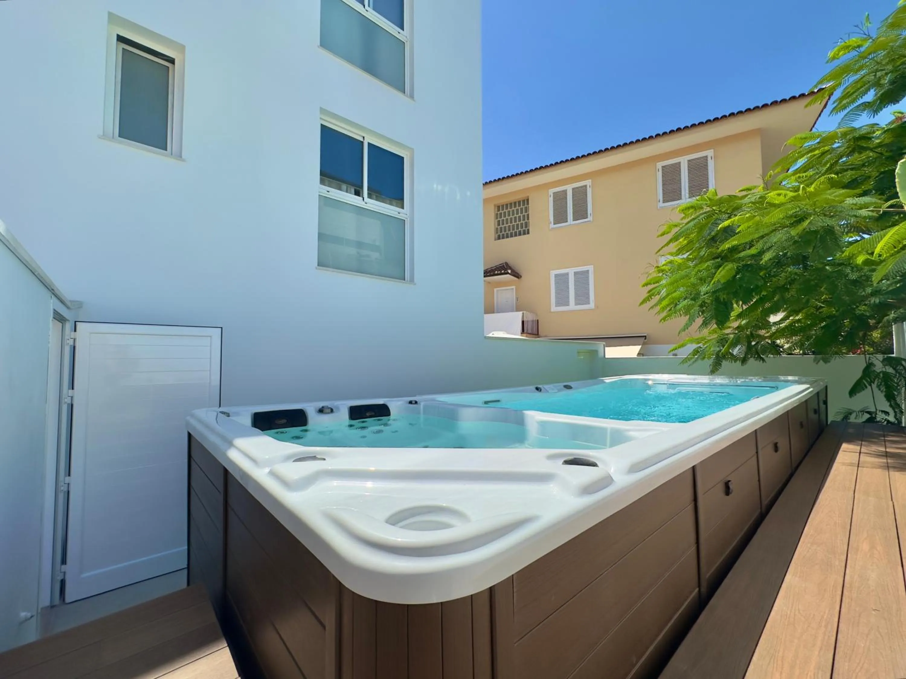 Restaurant/places to eat in The Blue Corner Apartments