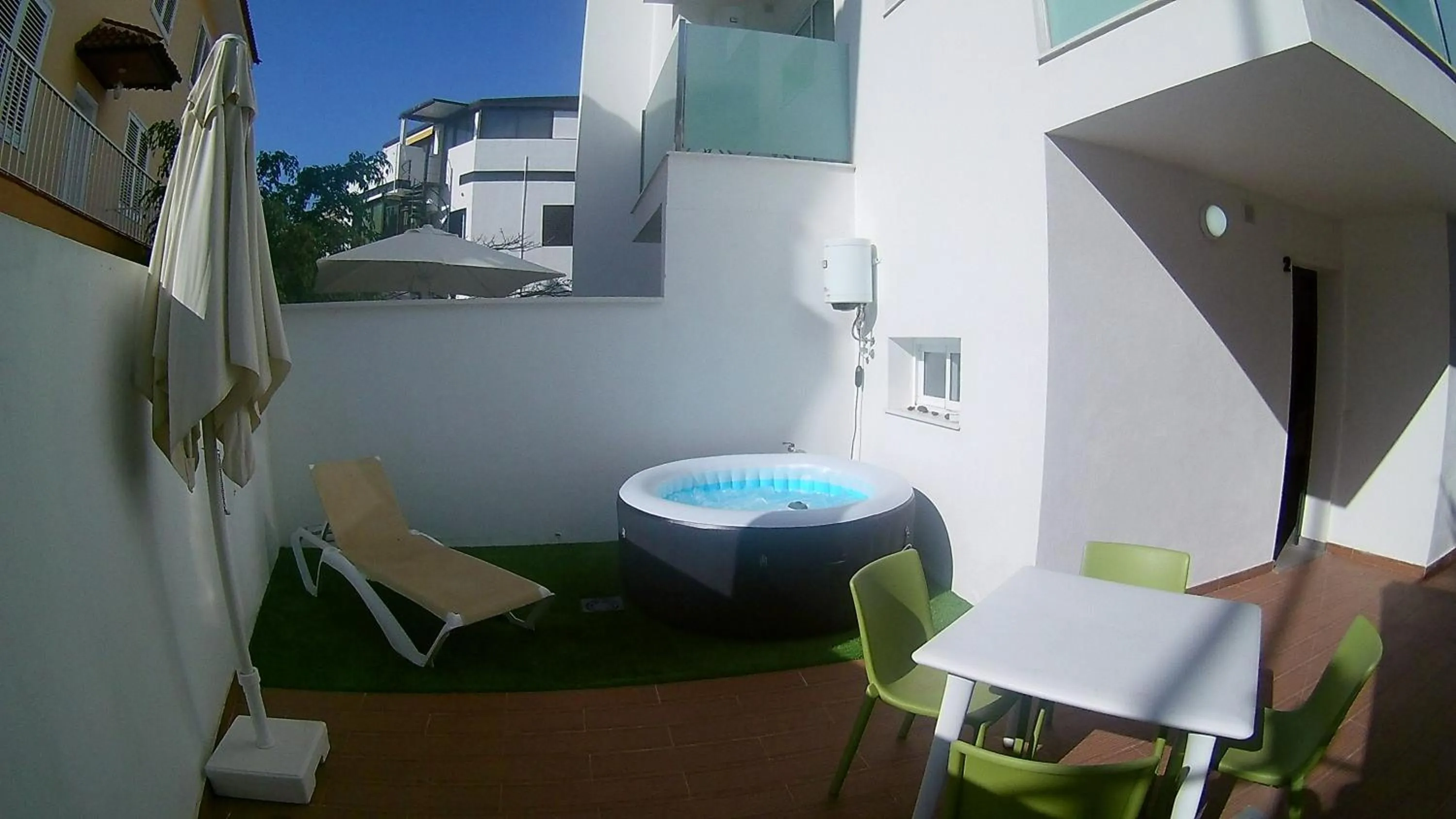 Restaurant/places to eat in The Blue Corner Apartments