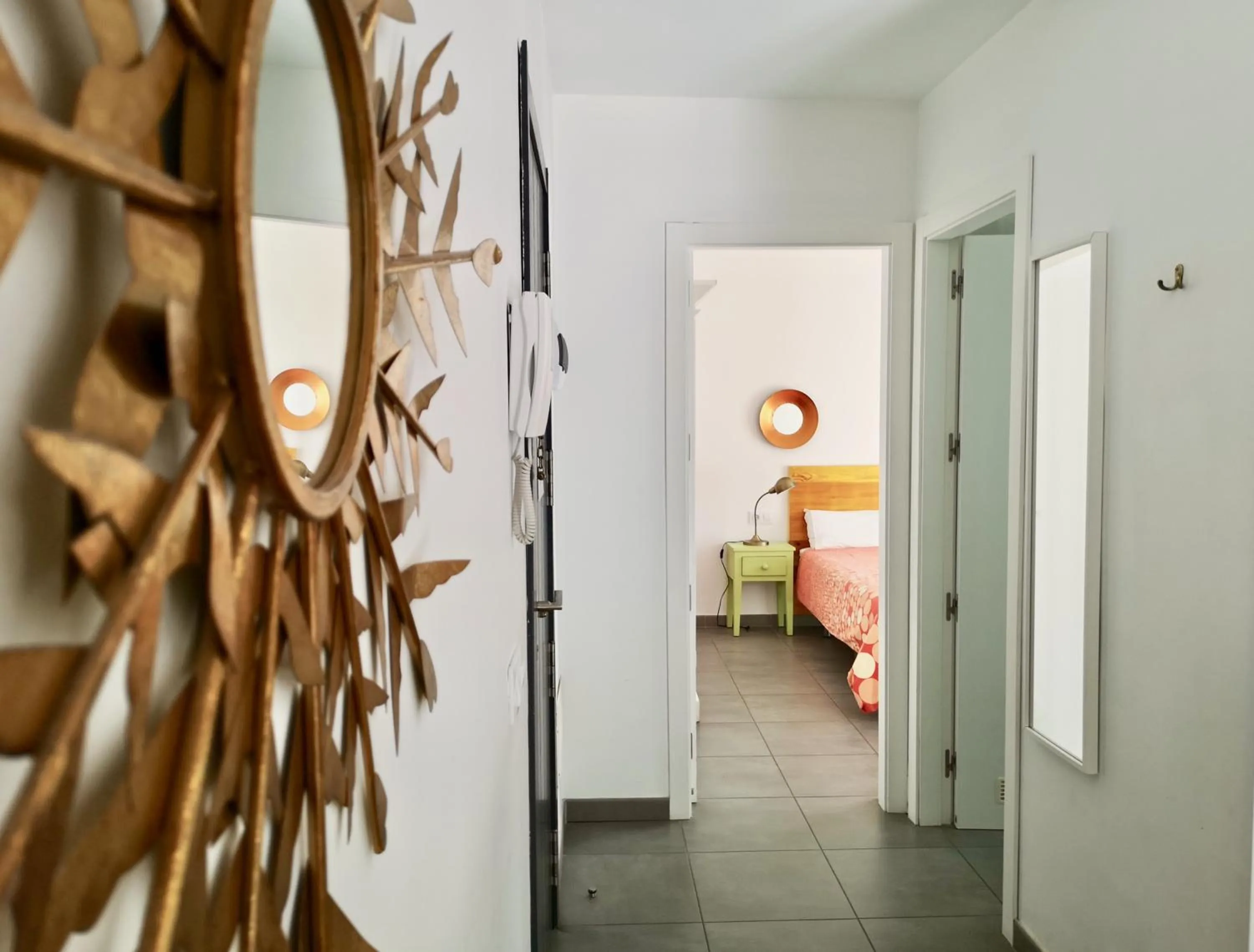 Shower, Bed in The Blue Corner Apartments