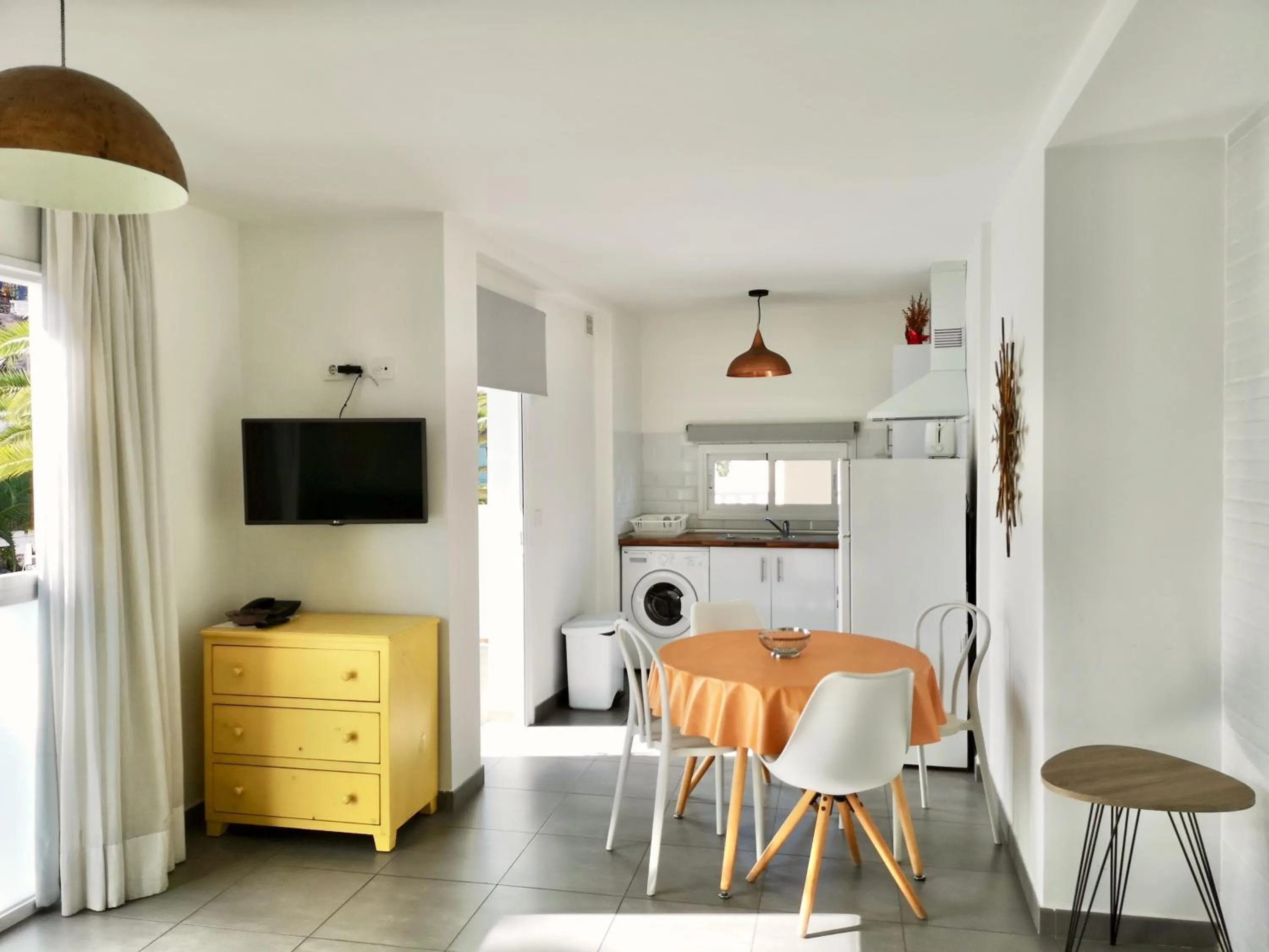 Restaurant/places to eat in The Blue Corner Apartments