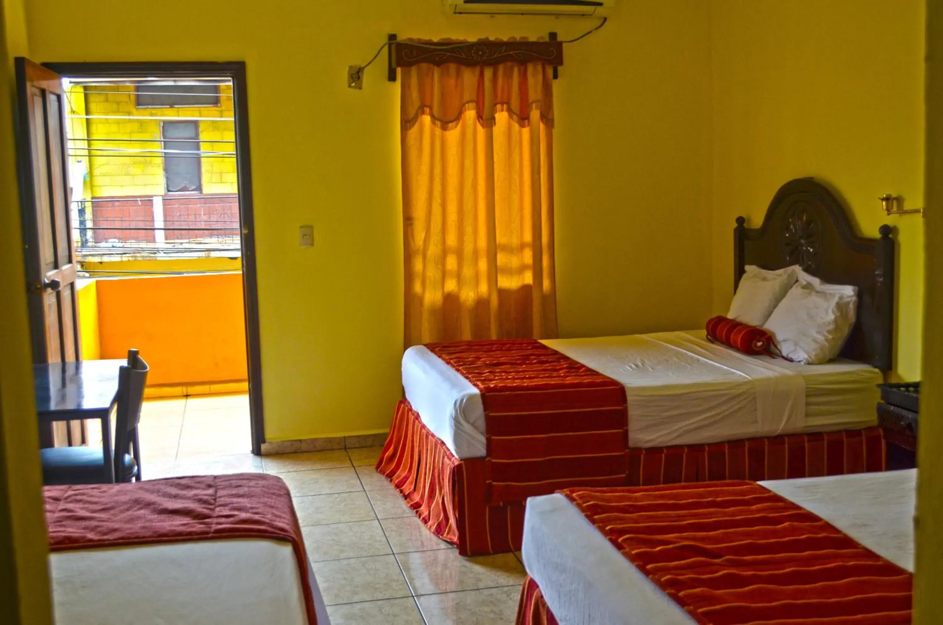 Triple Room in Hotel Plaza Palmero Triple Room in Hotel Plaza Palmero