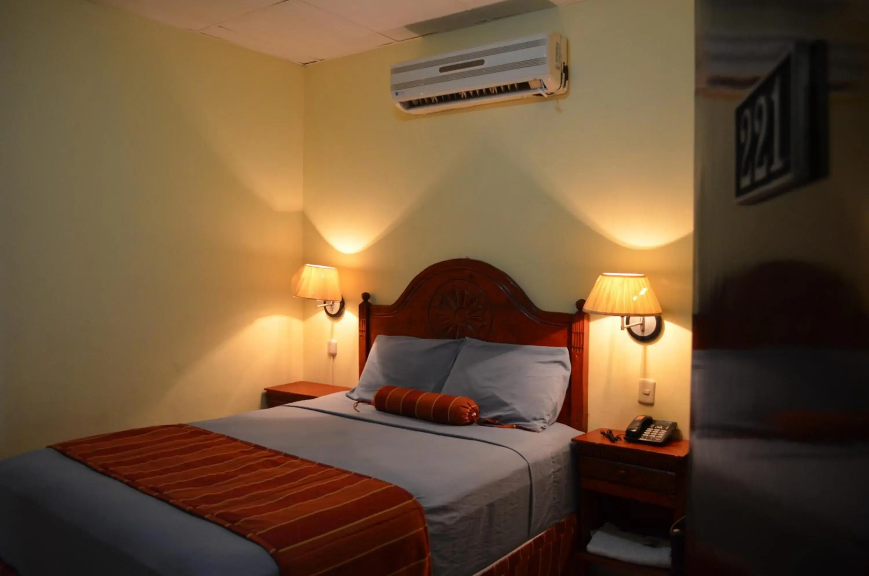 Standard Queen Room in Hotel Plaza Palmero Standard Queen Room in Hotel Plaza Palmero
