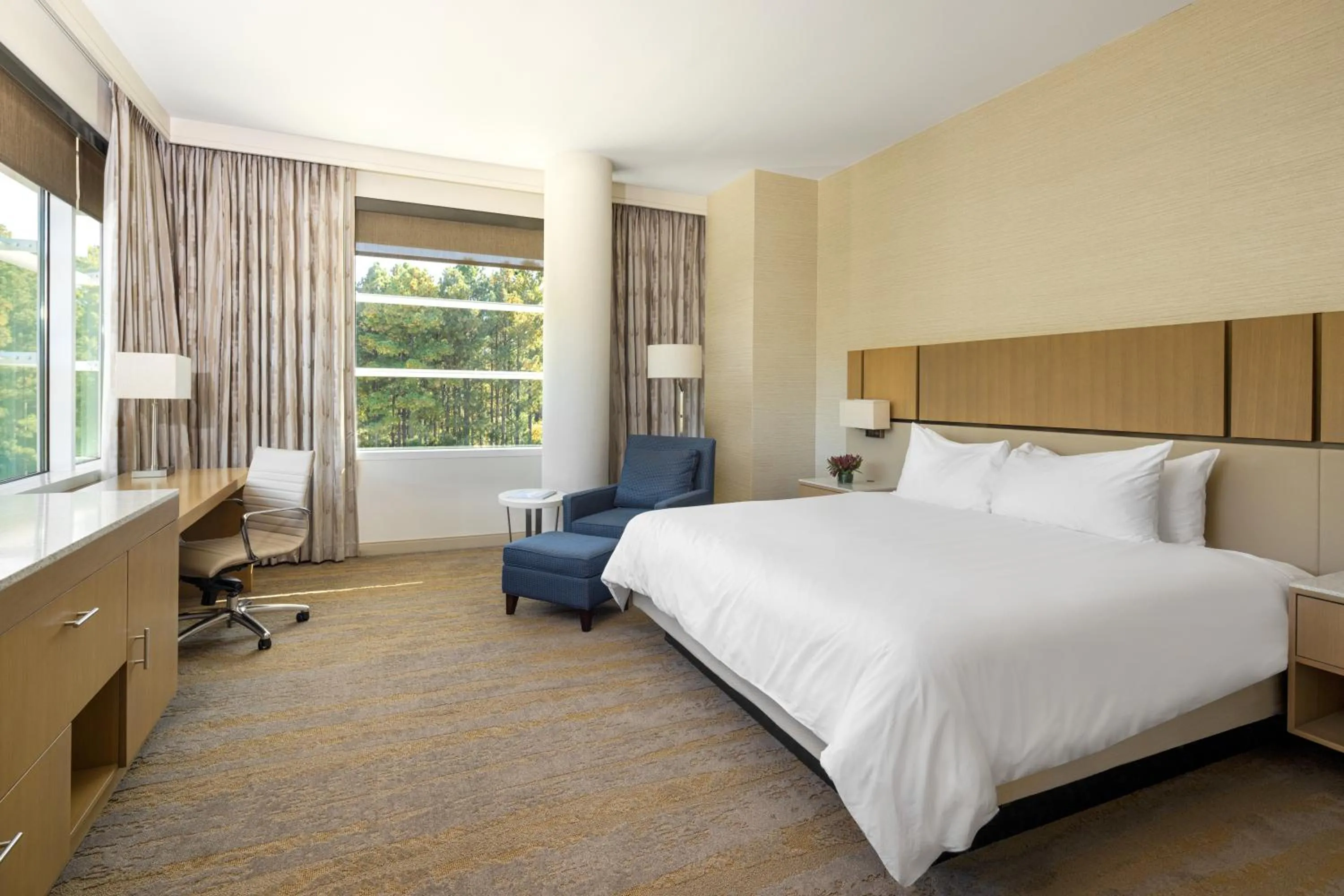 Bedroom, Bed in JB Duke Hotel