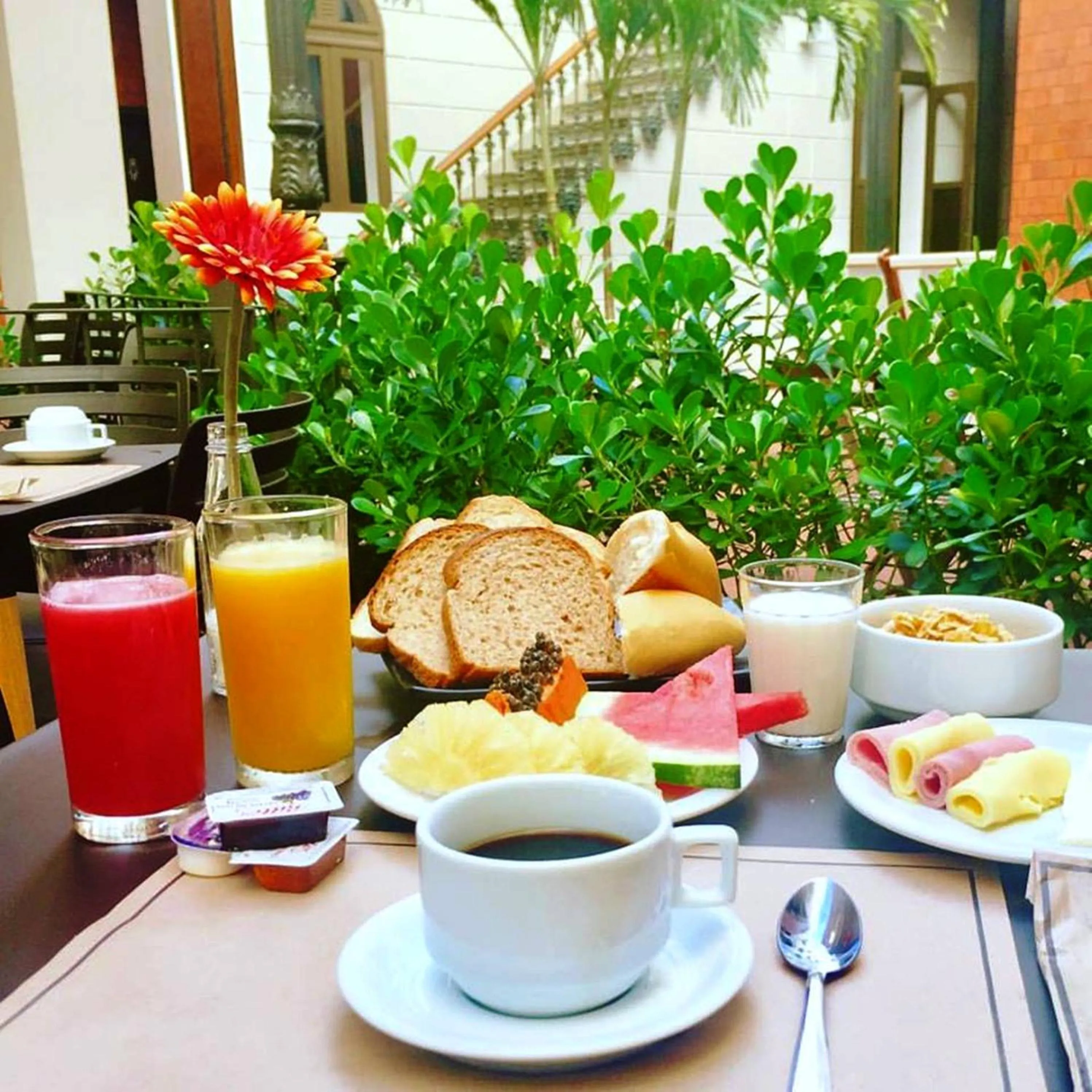 Continental breakfast in Villa 25