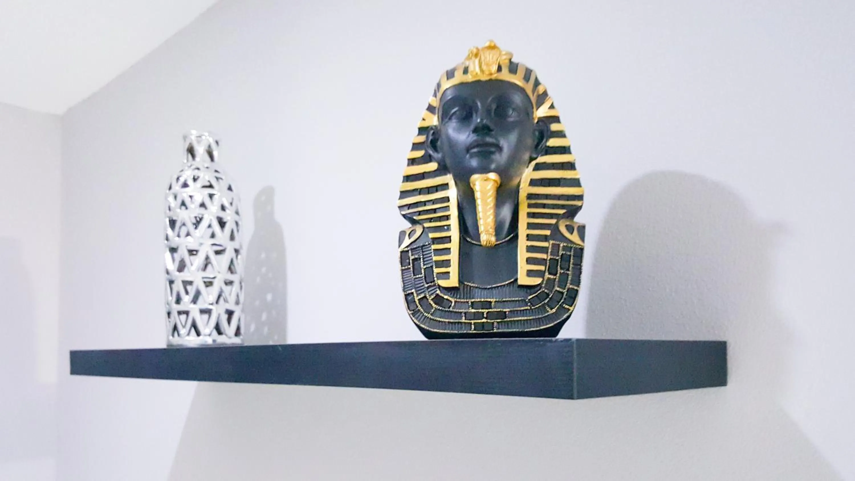 Decorative detail in New Kingston Guest Apartments @ Donhead