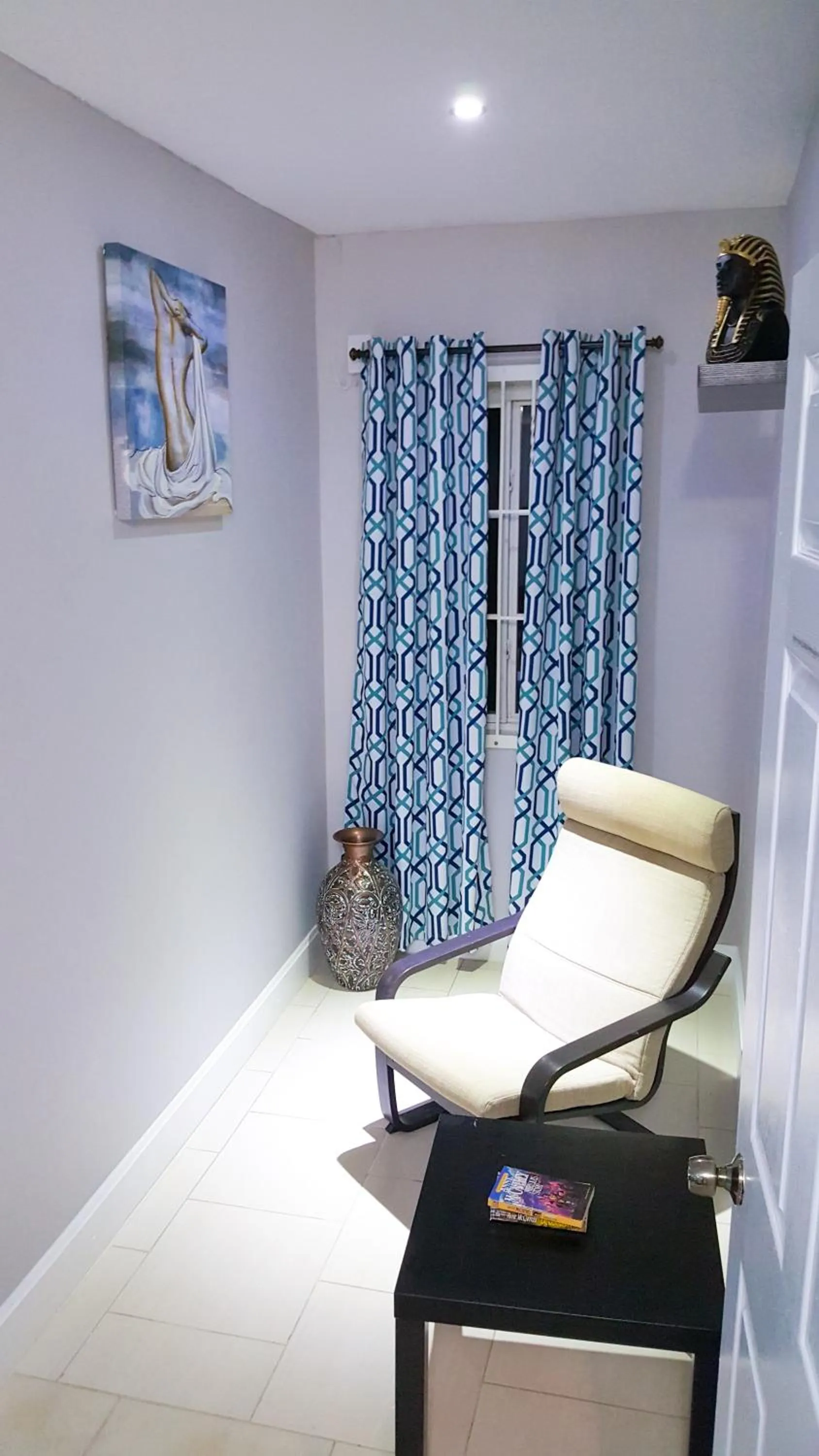 Seating area in New Kingston Guest Apartments @ Donhead