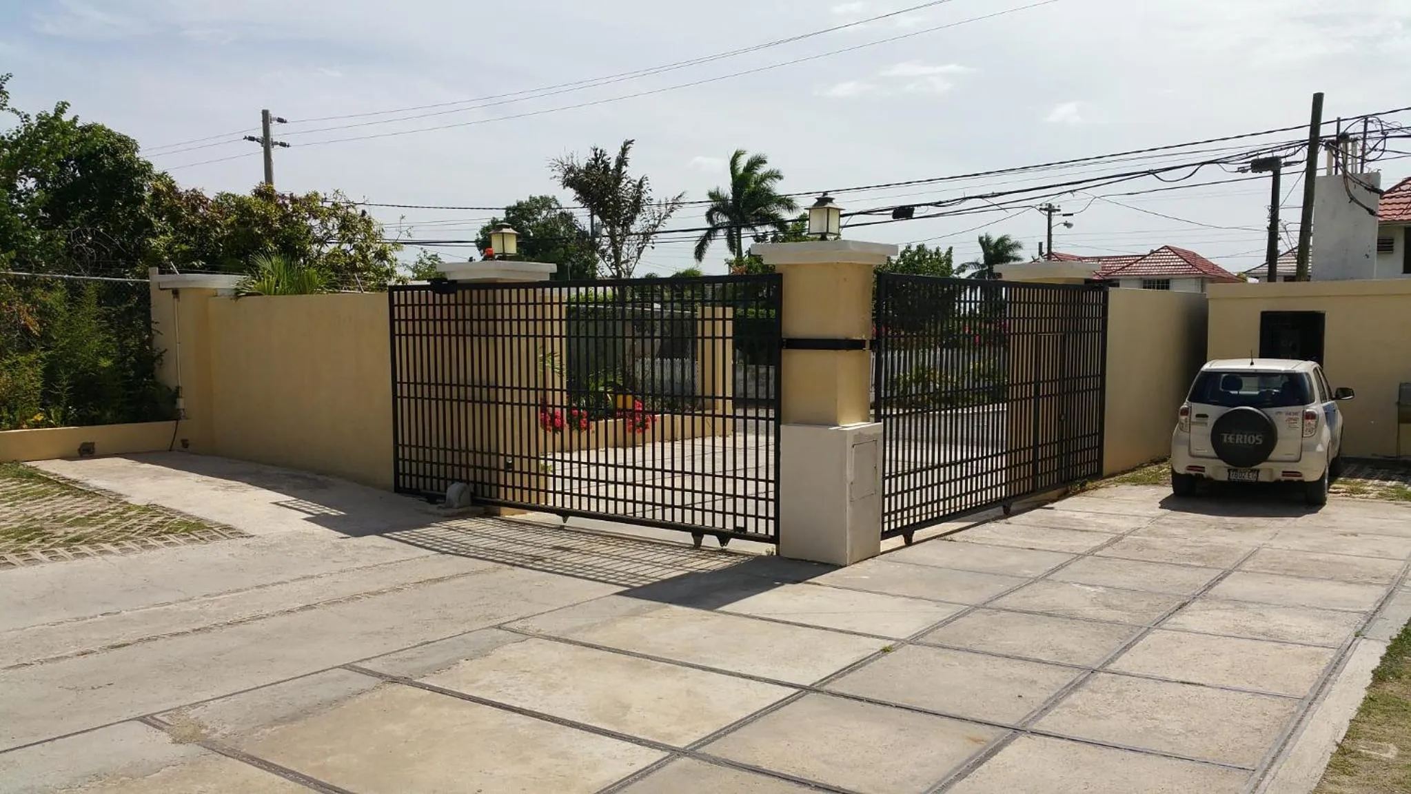 Facade/entrance in New Kingston Guest Apartments @ Donhead