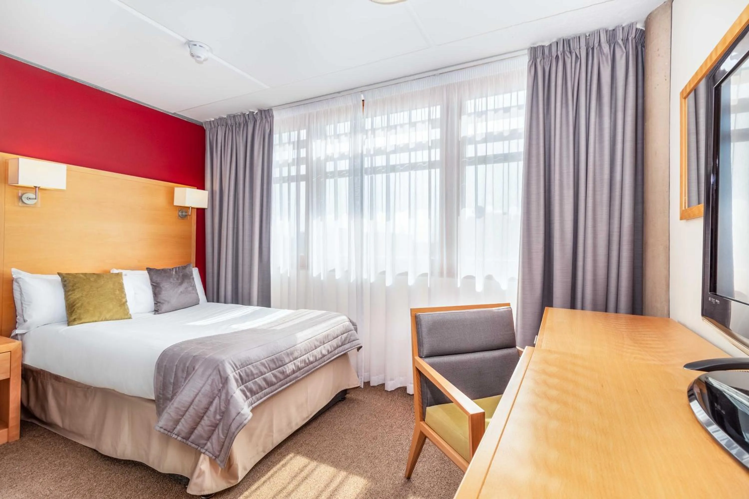 Bedroom, Bed in The Jubilee Hotel