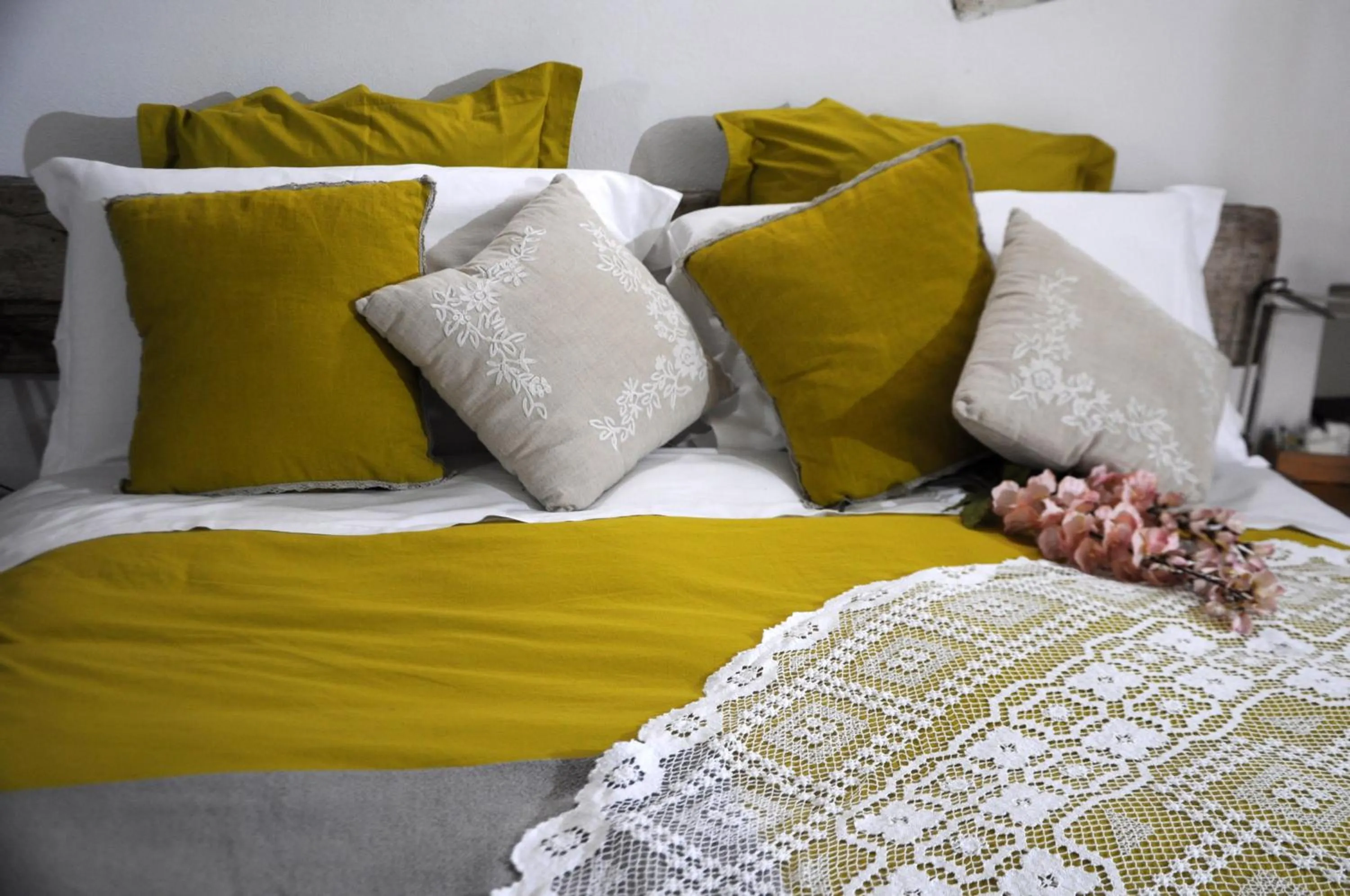 Decorative detail, Bed in Il Geco