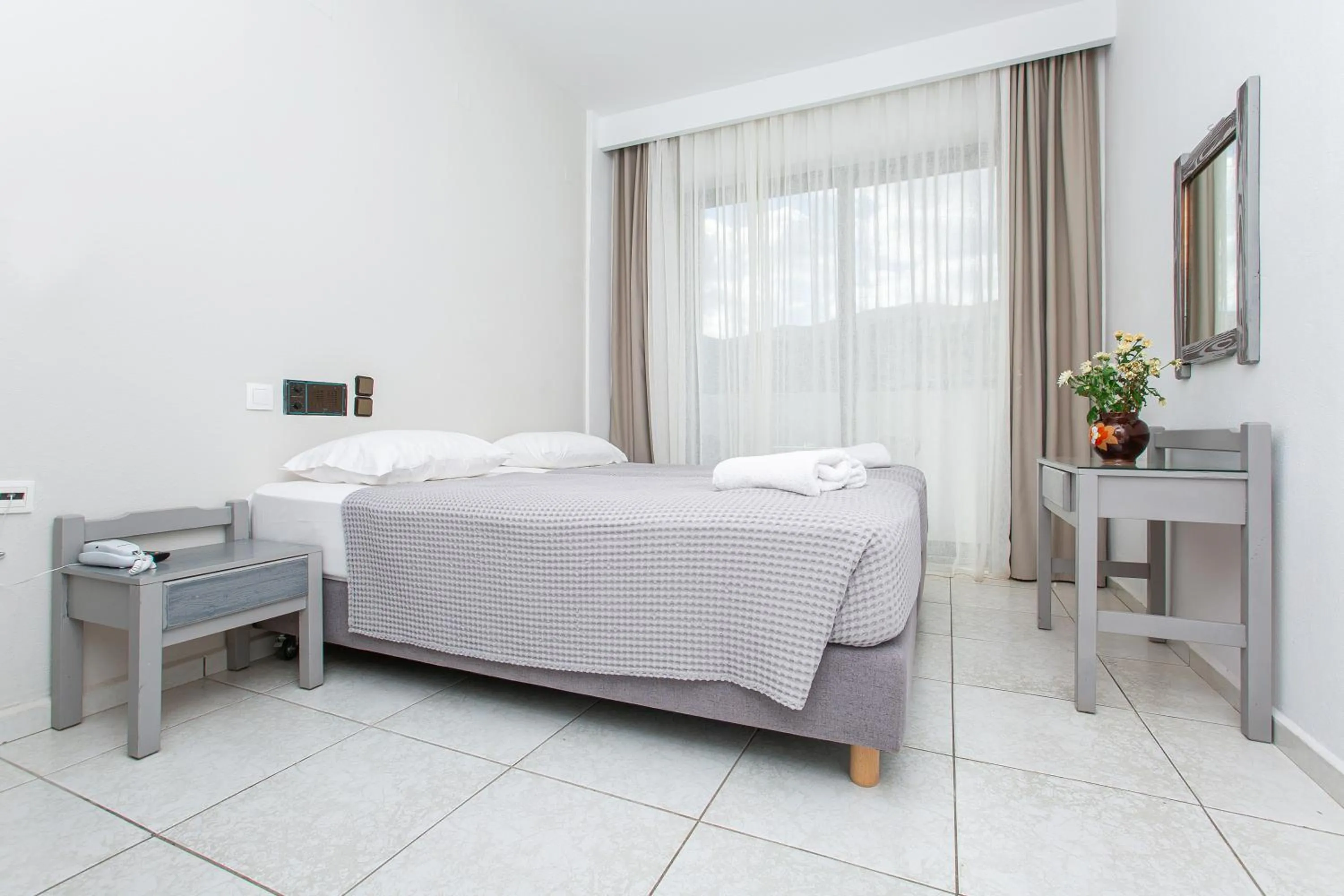 Bedroom, Bed in Hermes Hotel