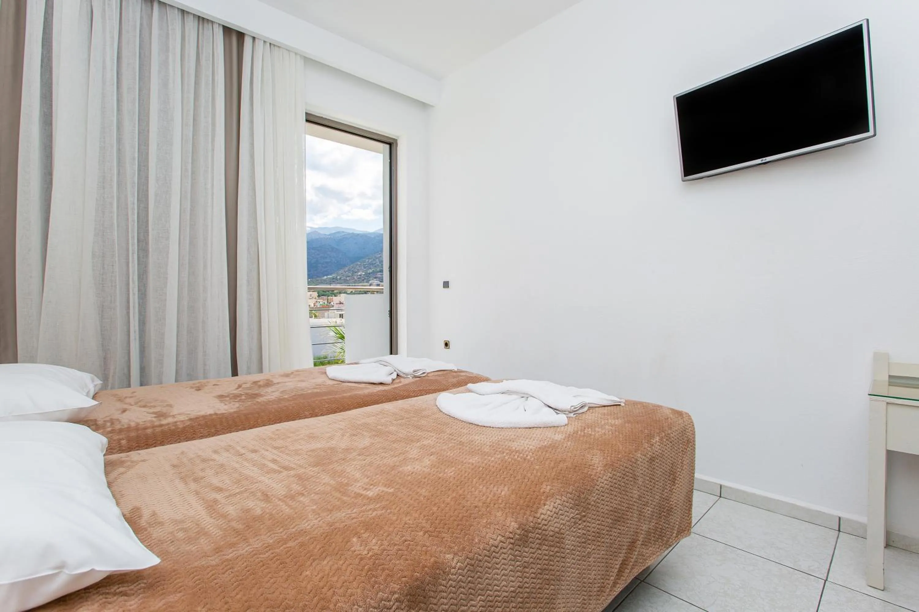 Bedroom, Bed in Hermes Hotel