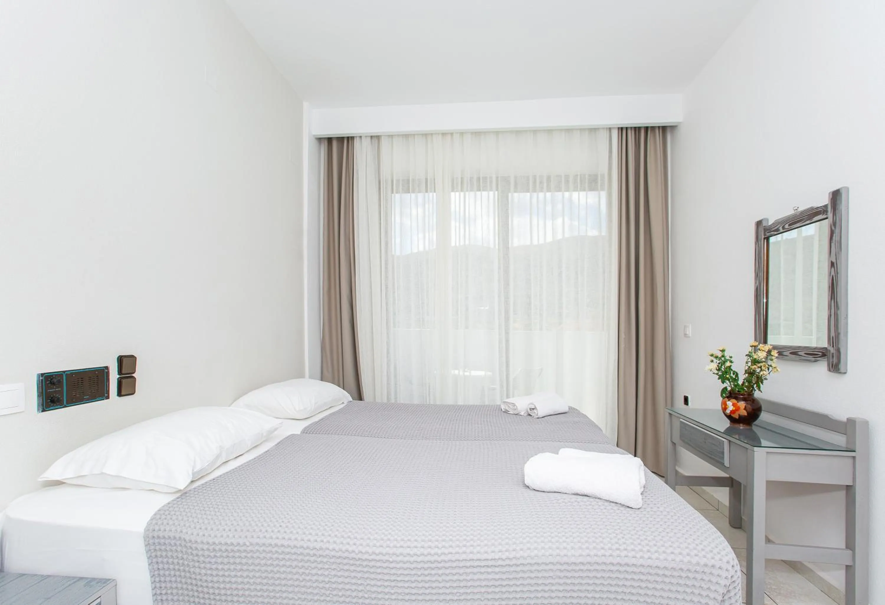 Bedroom, Bed in Hermes Hotel