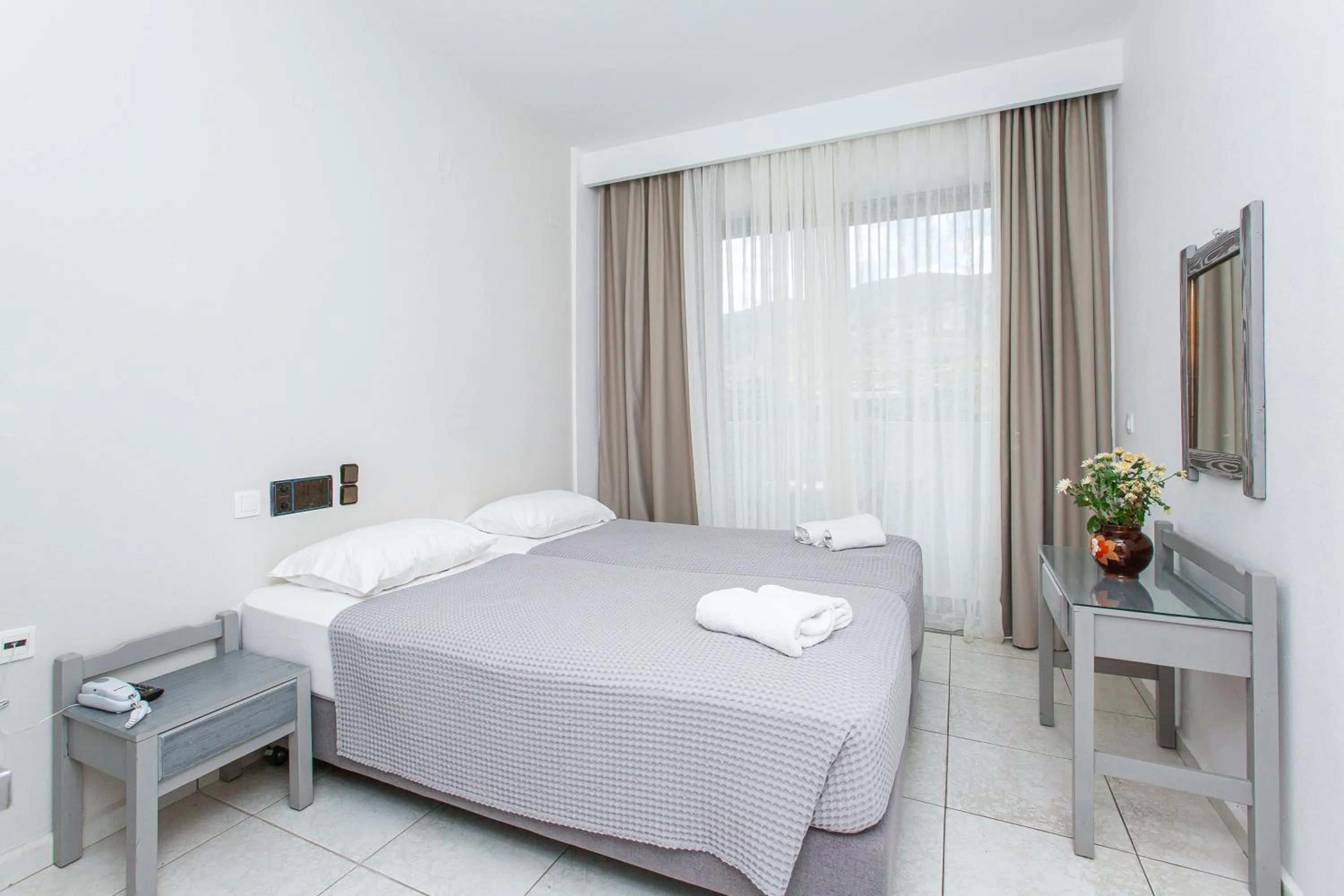 Bedroom, Bed in Hermes Hotel