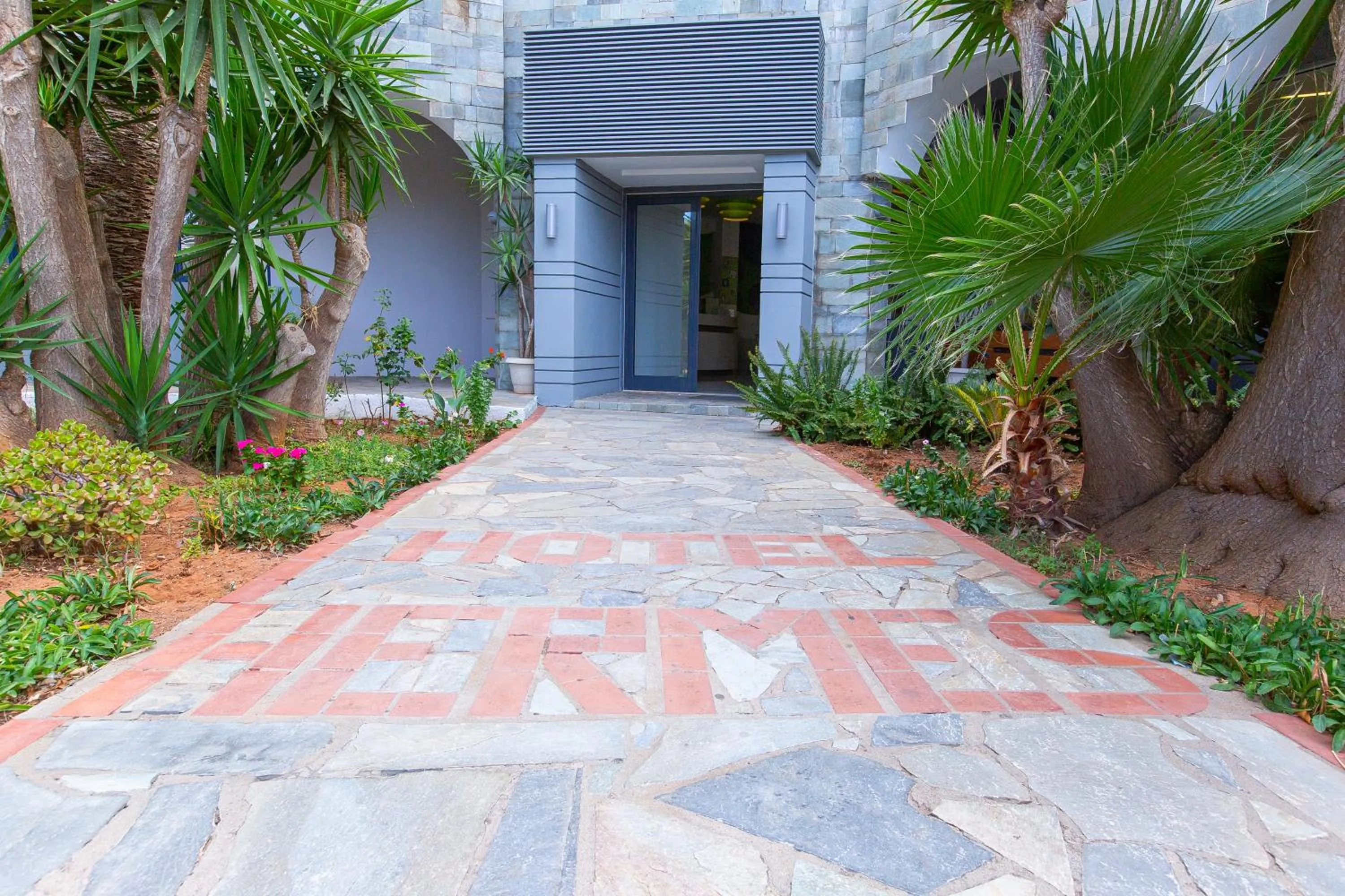 Facade/entrance in Hermes Hotel