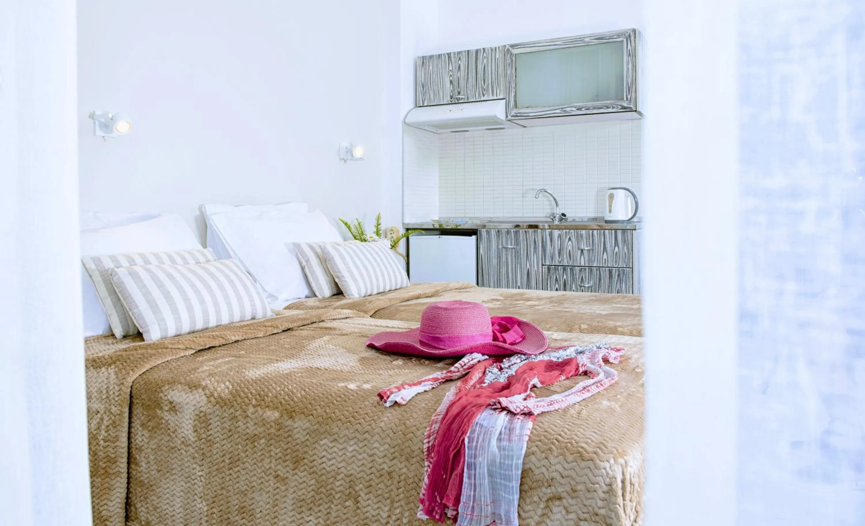 Bedroom, Bed in Hermes Hotel