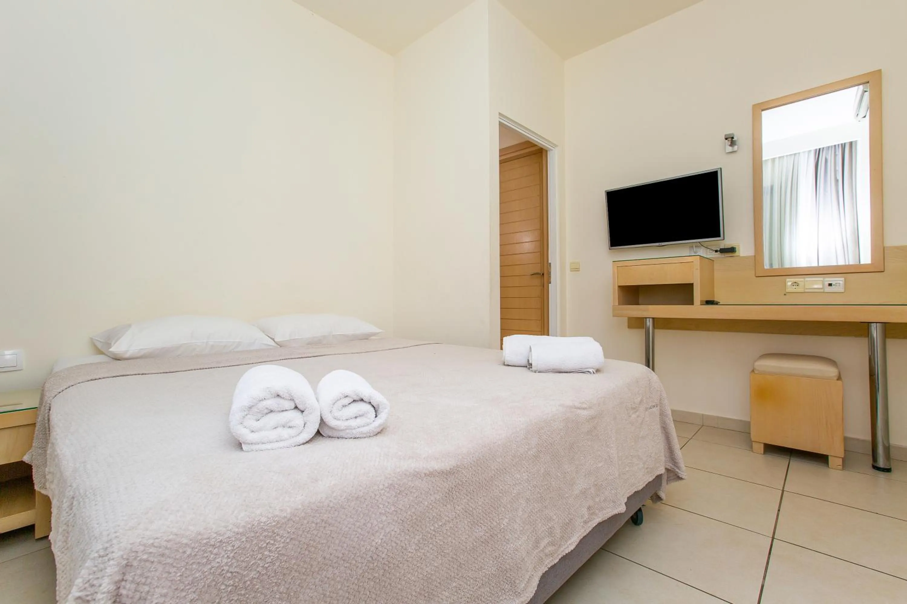 Bedroom, Bed in Hermes Hotel