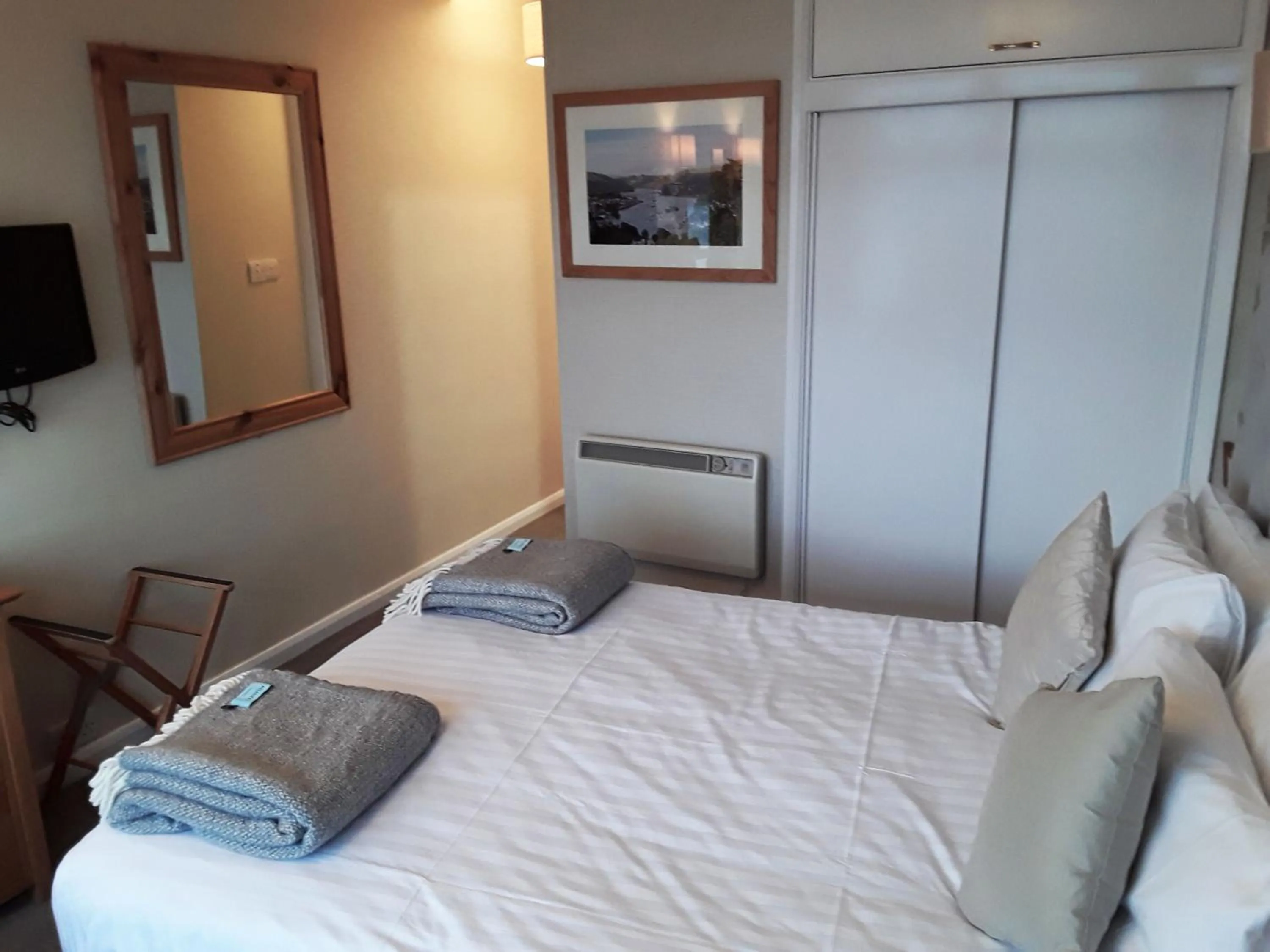 Bedroom, Bed in The Cottage Hotel