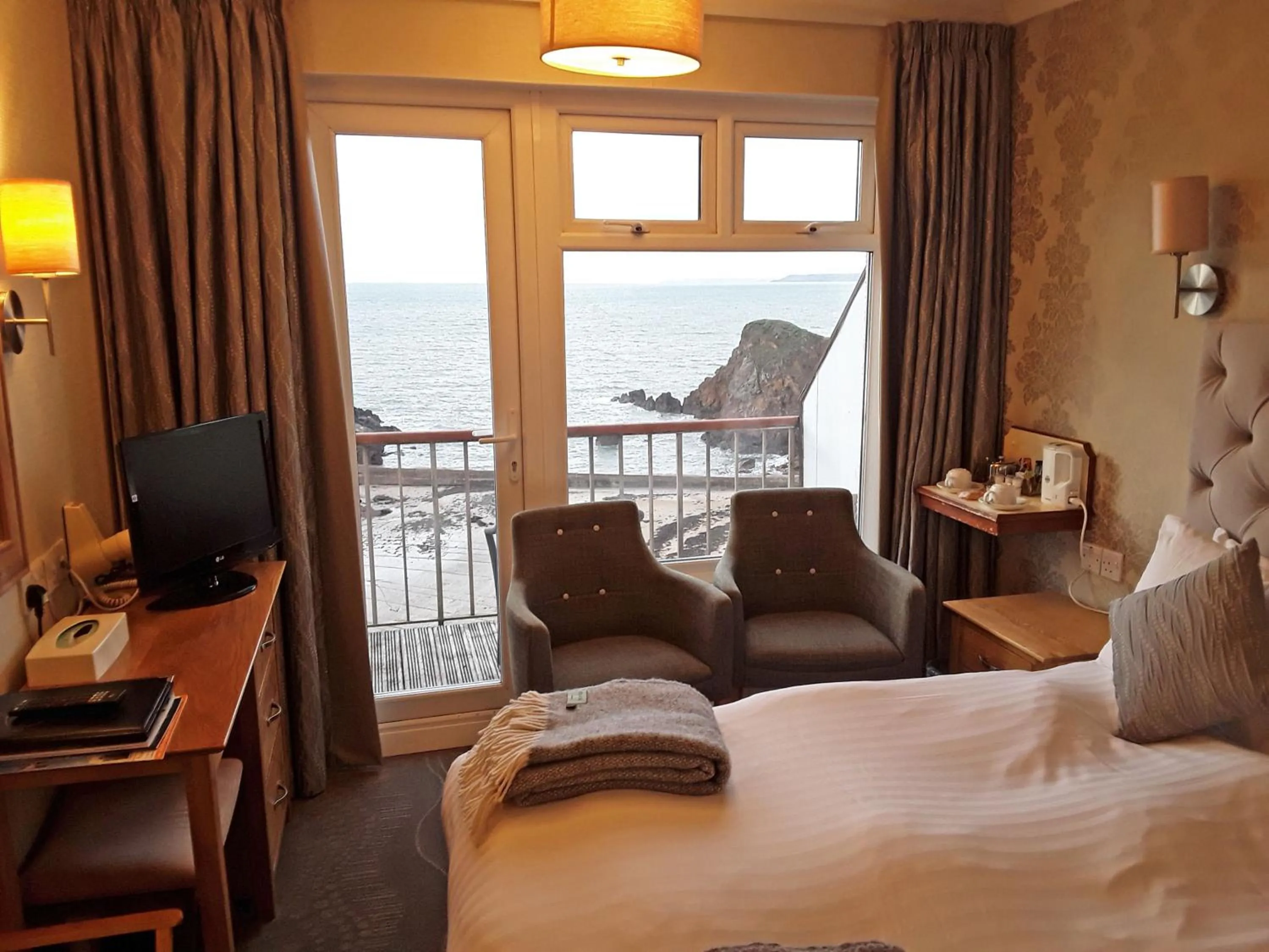 Bedroom, Bed in The Cottage Hotel