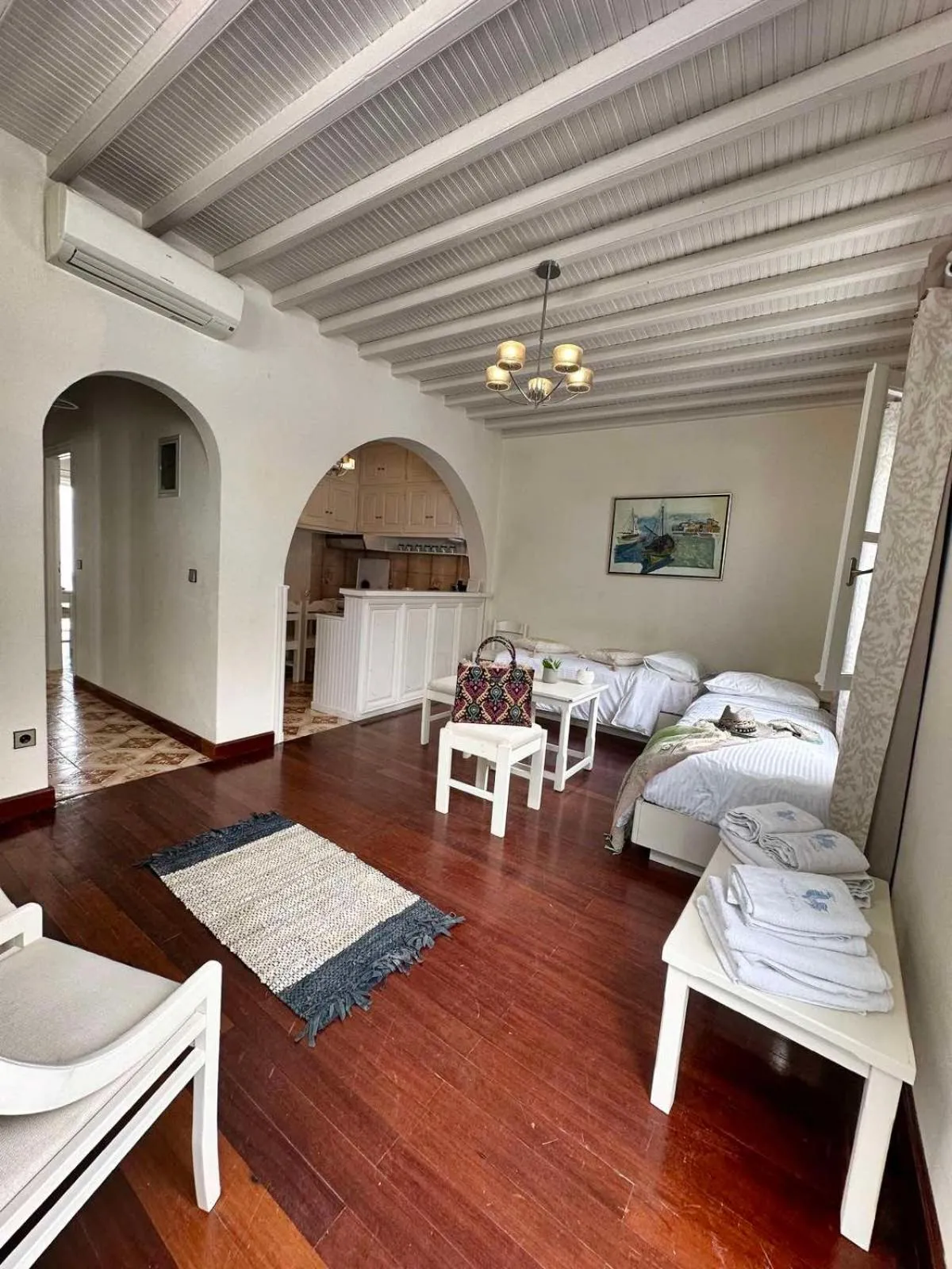 Bed in Le Coq Apartments