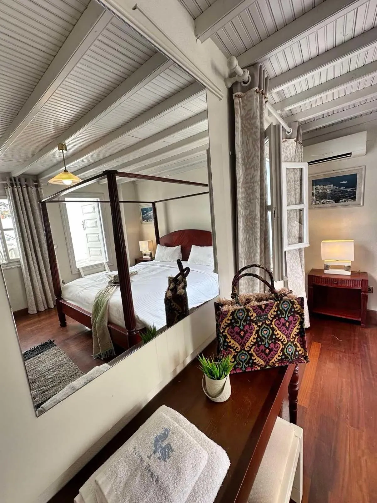 Bed in Le Coq Apartments