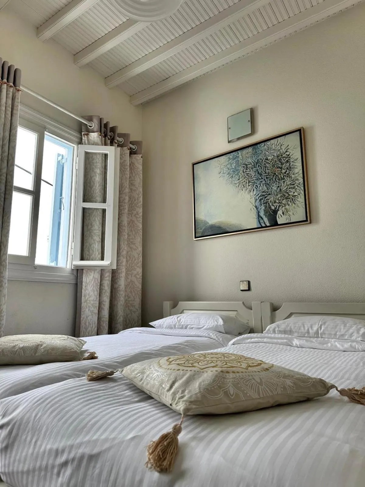 Bed in Le Coq Apartments