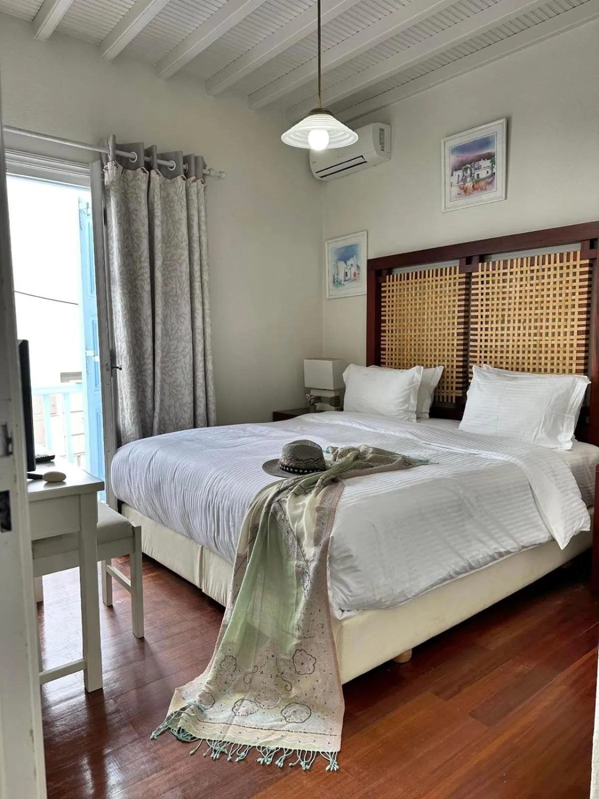 Bed in Le Coq Apartments